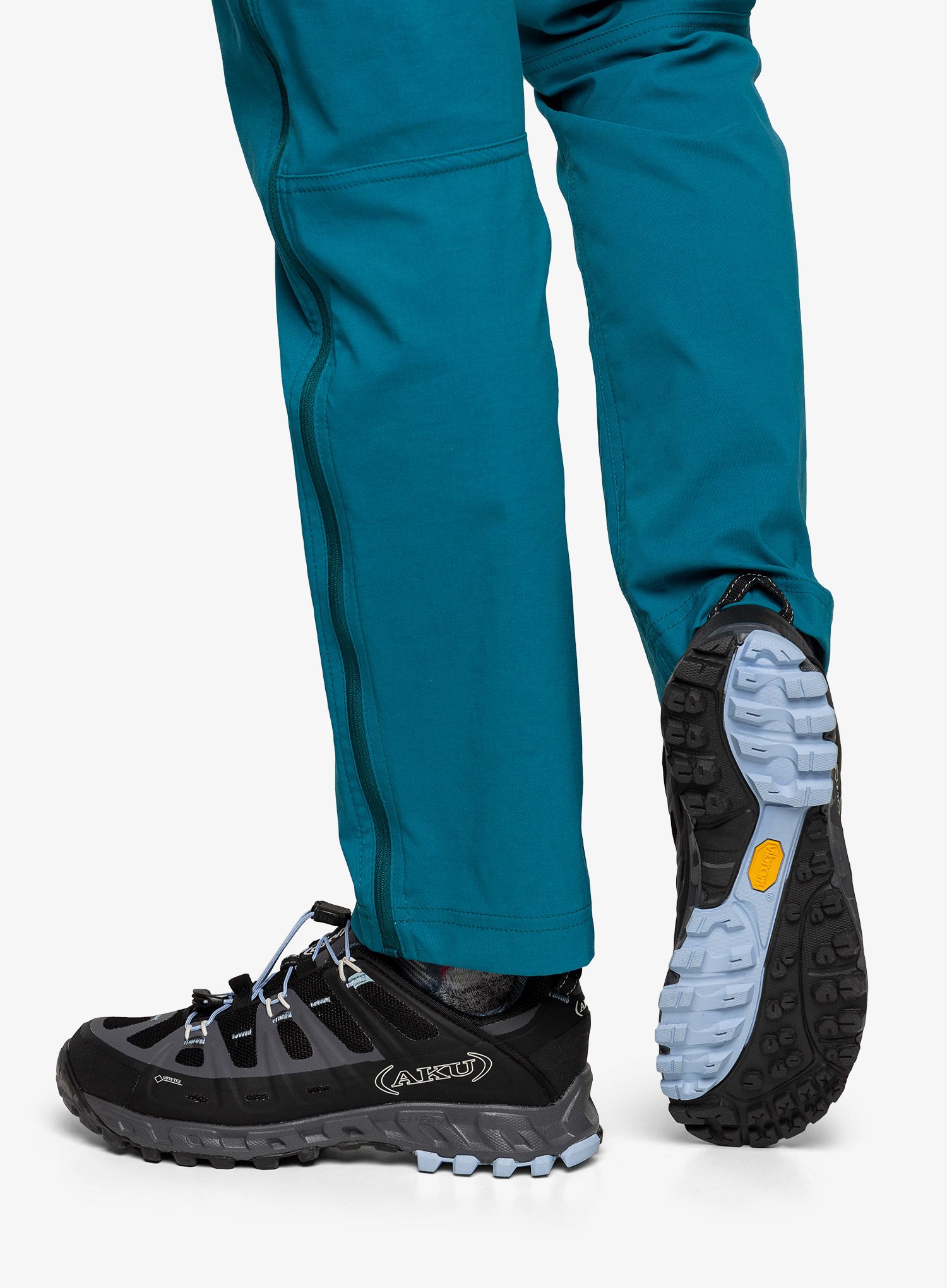 Ženski pohodniški čevlji AKU Selvatica GTX - black/light blue
