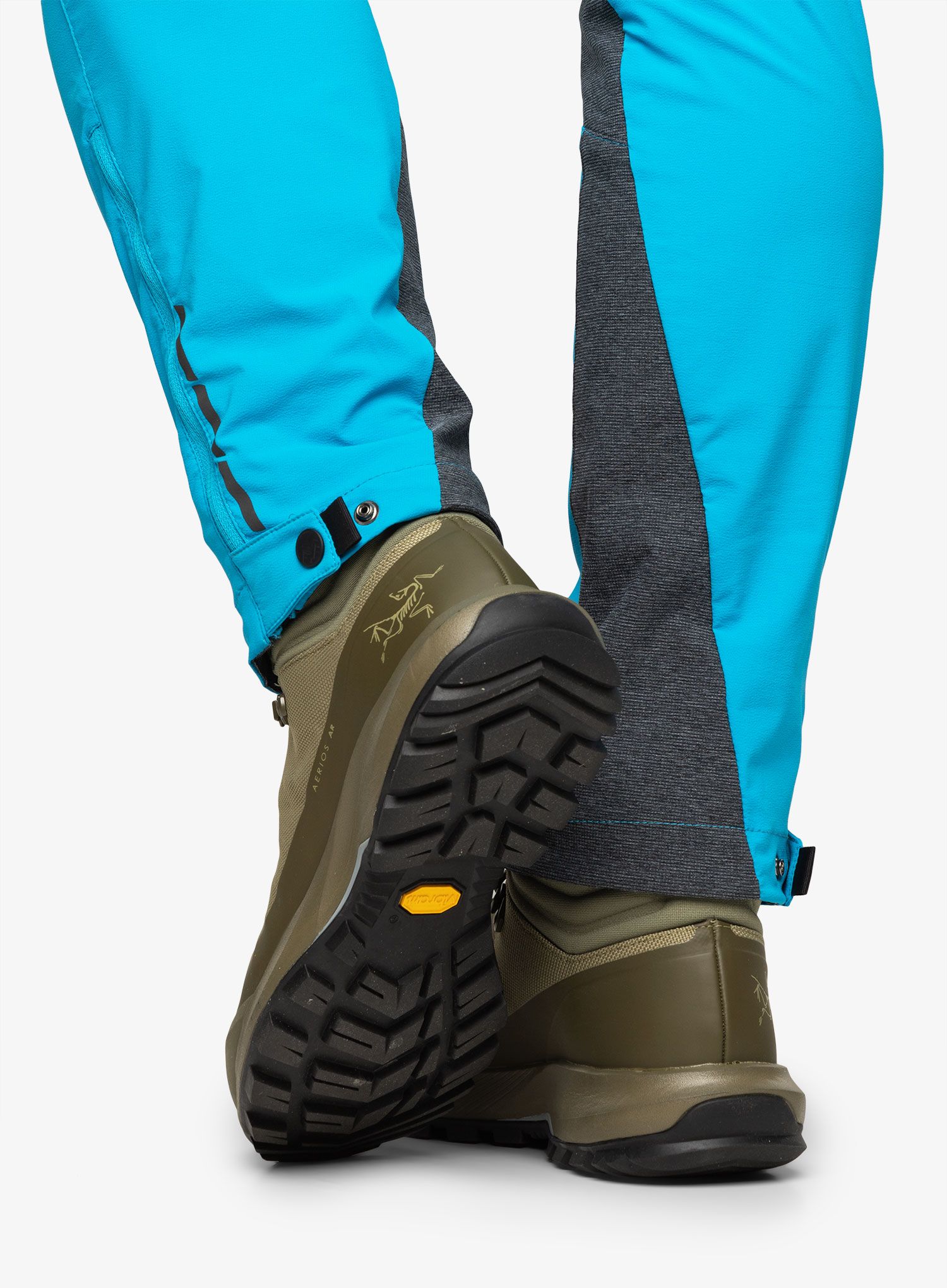 Treking čevlji Arcteryx Aerios AR Mid GTX - tatsu/carbon copy