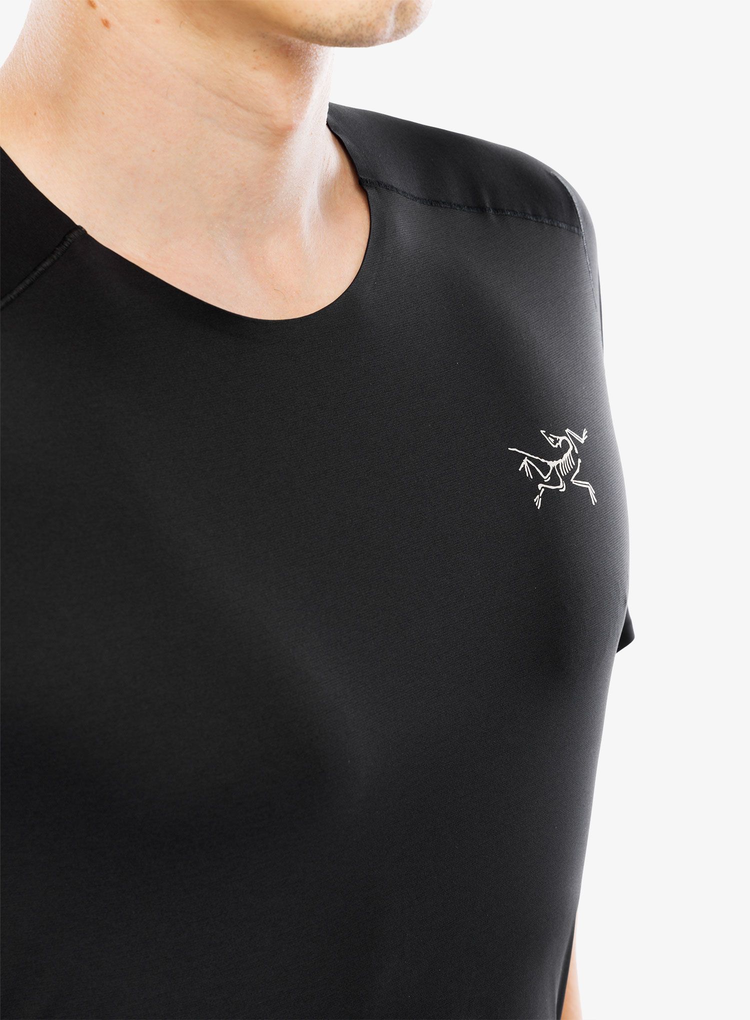 Majica za tek Arcteryx Norvan Downword Logo Shirt SS - black