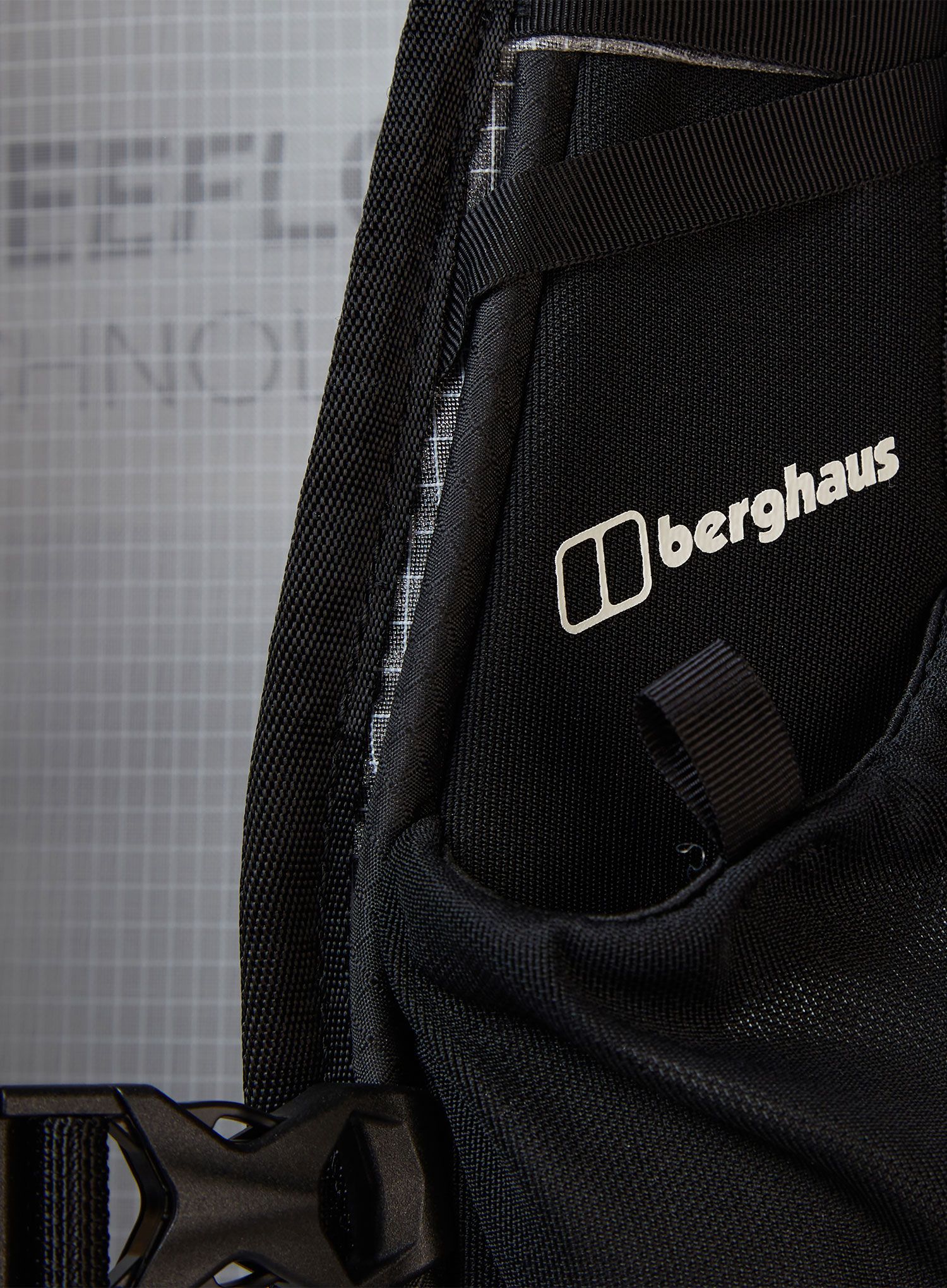 Pohodniški nahrbtnik Berghaus Freeflow 30 l - grey pinstripe/jet black
