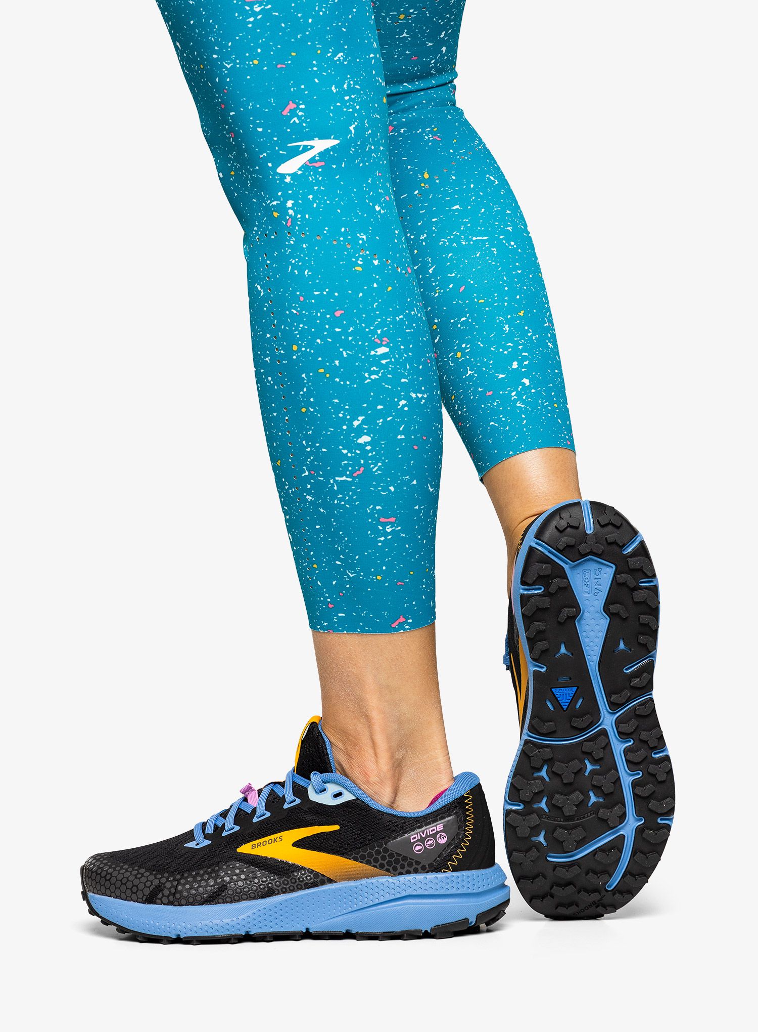 Ženski tekaški čevlji Brooks Divide 3 - black/blue/yellow