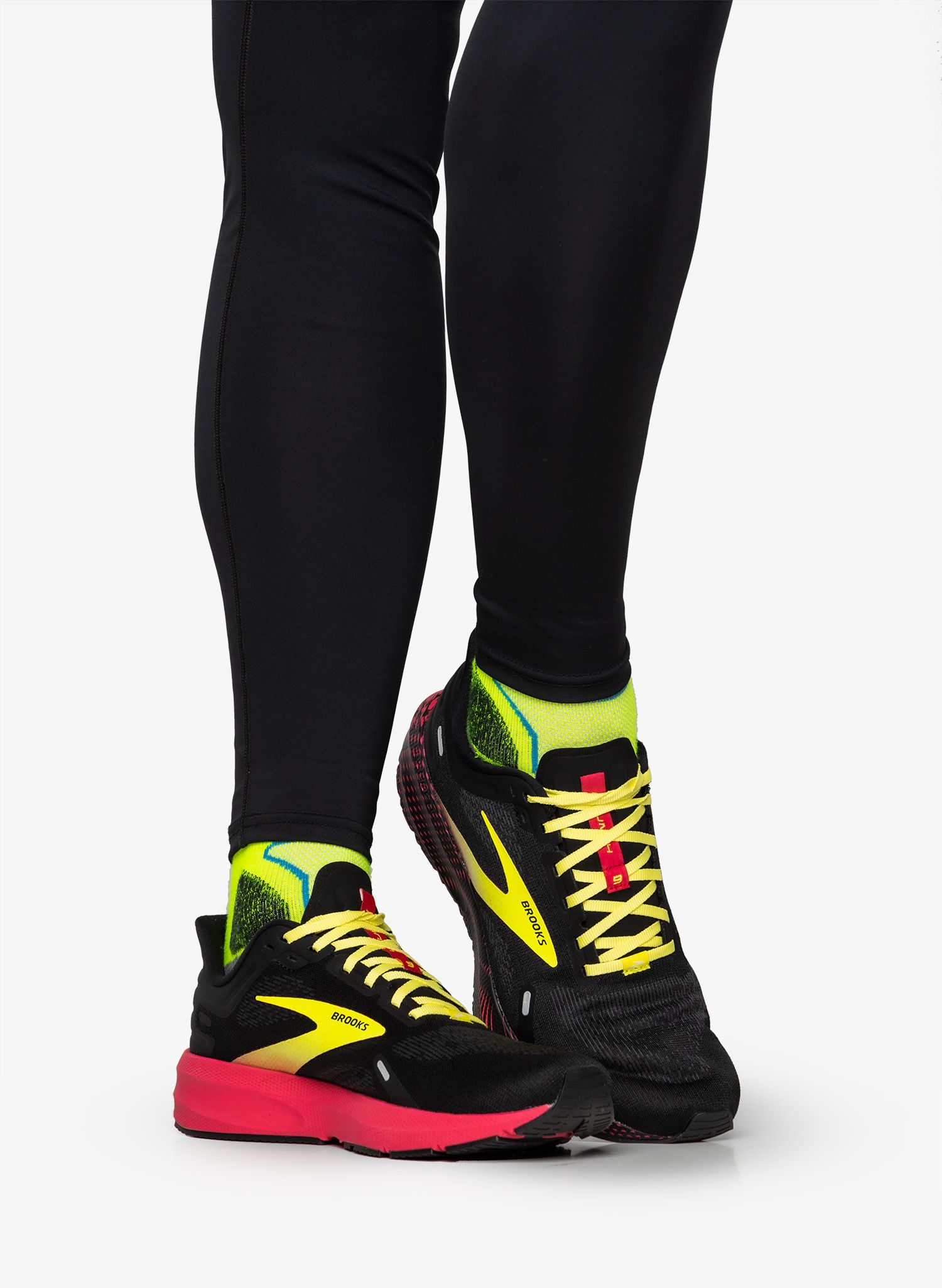 Moški tekaški čevlji Brooks Launch 9 - black/pink/yellow