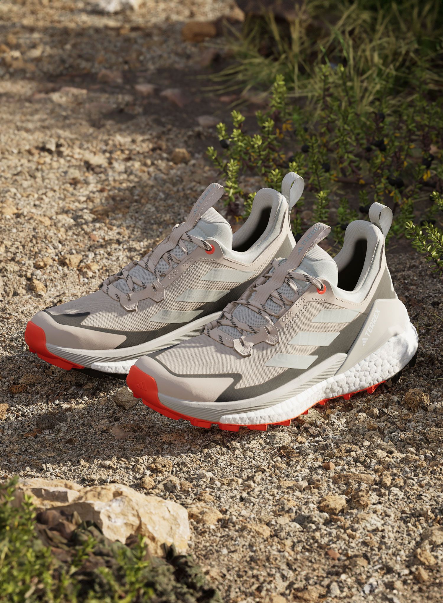 Ženski pohodniški čevlji adidas TERREX Free Hiker 2 Low - wonder beige/blk/semi orange