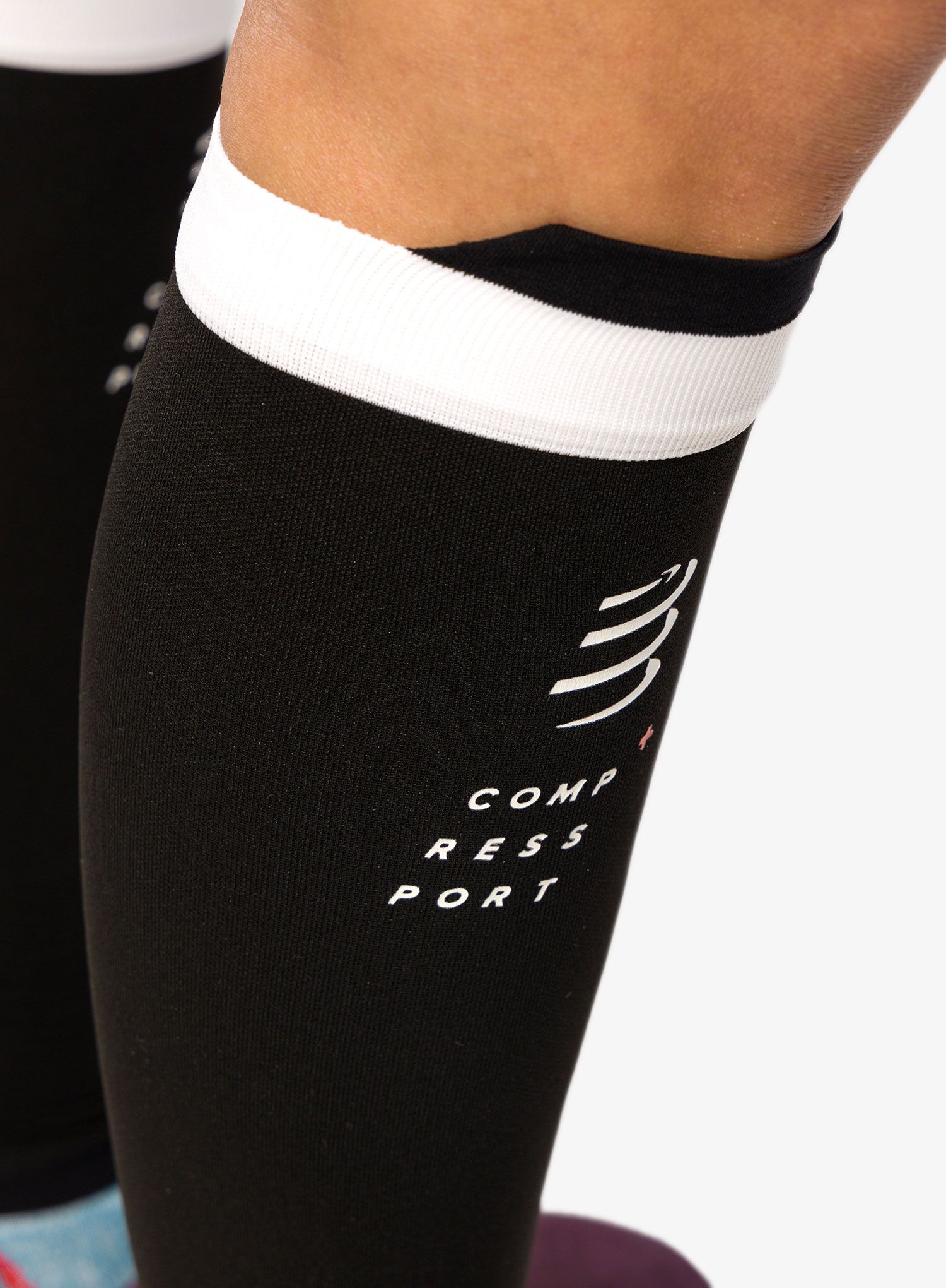 Kompresijske nogavice Compressport R2v2 - black