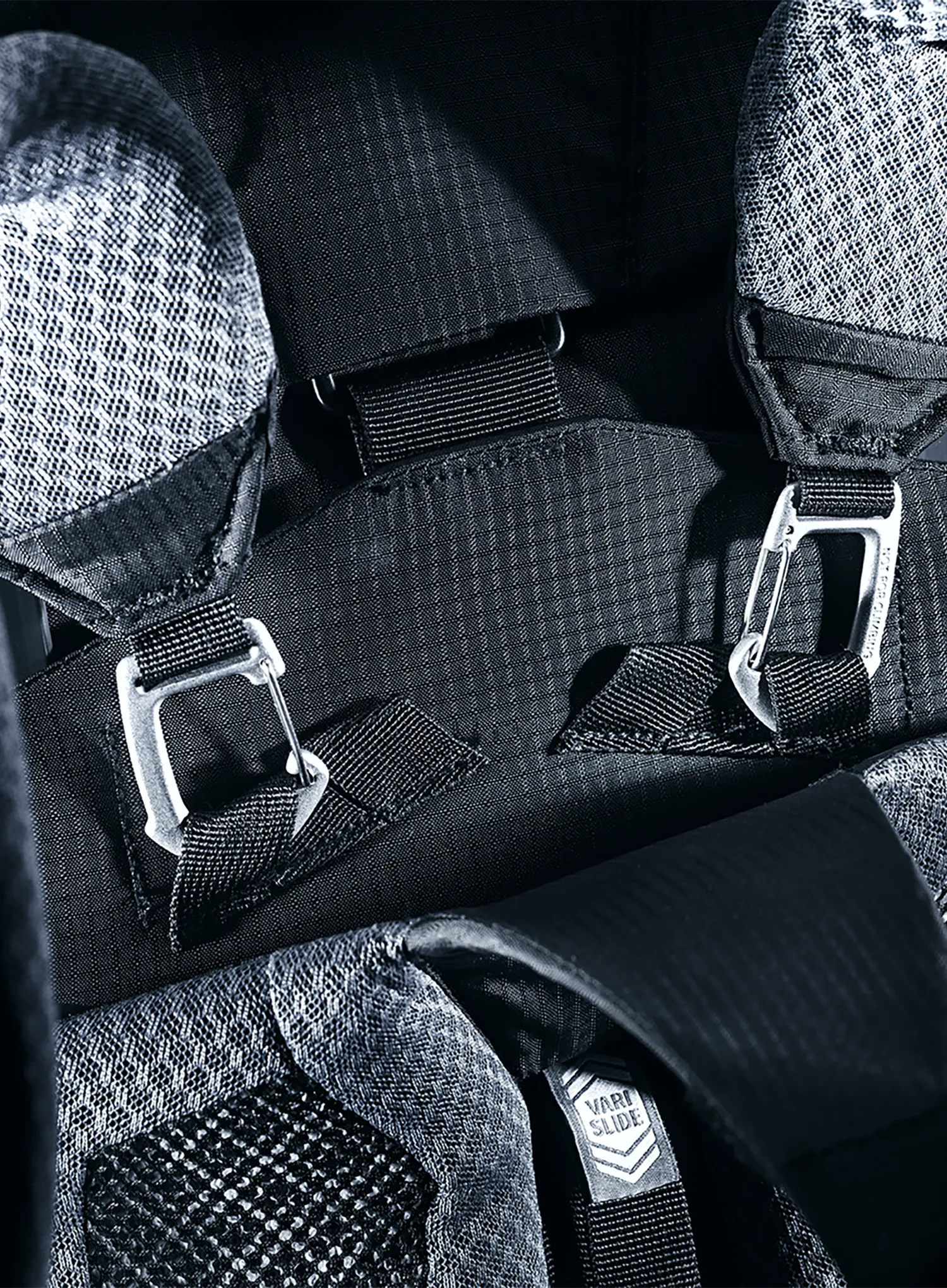 Pohodniški nahrbtnik Deuter Aircontact Pro 75+10 - black