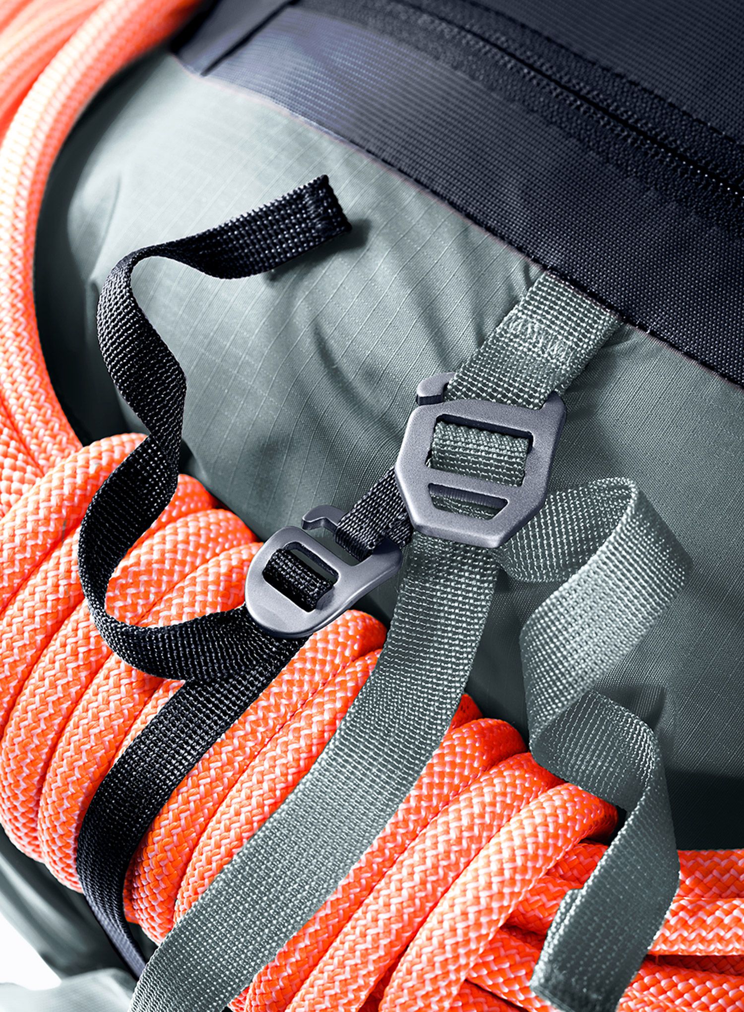 Gorski nahrbtnik Deuter Guide 30 - black/shale