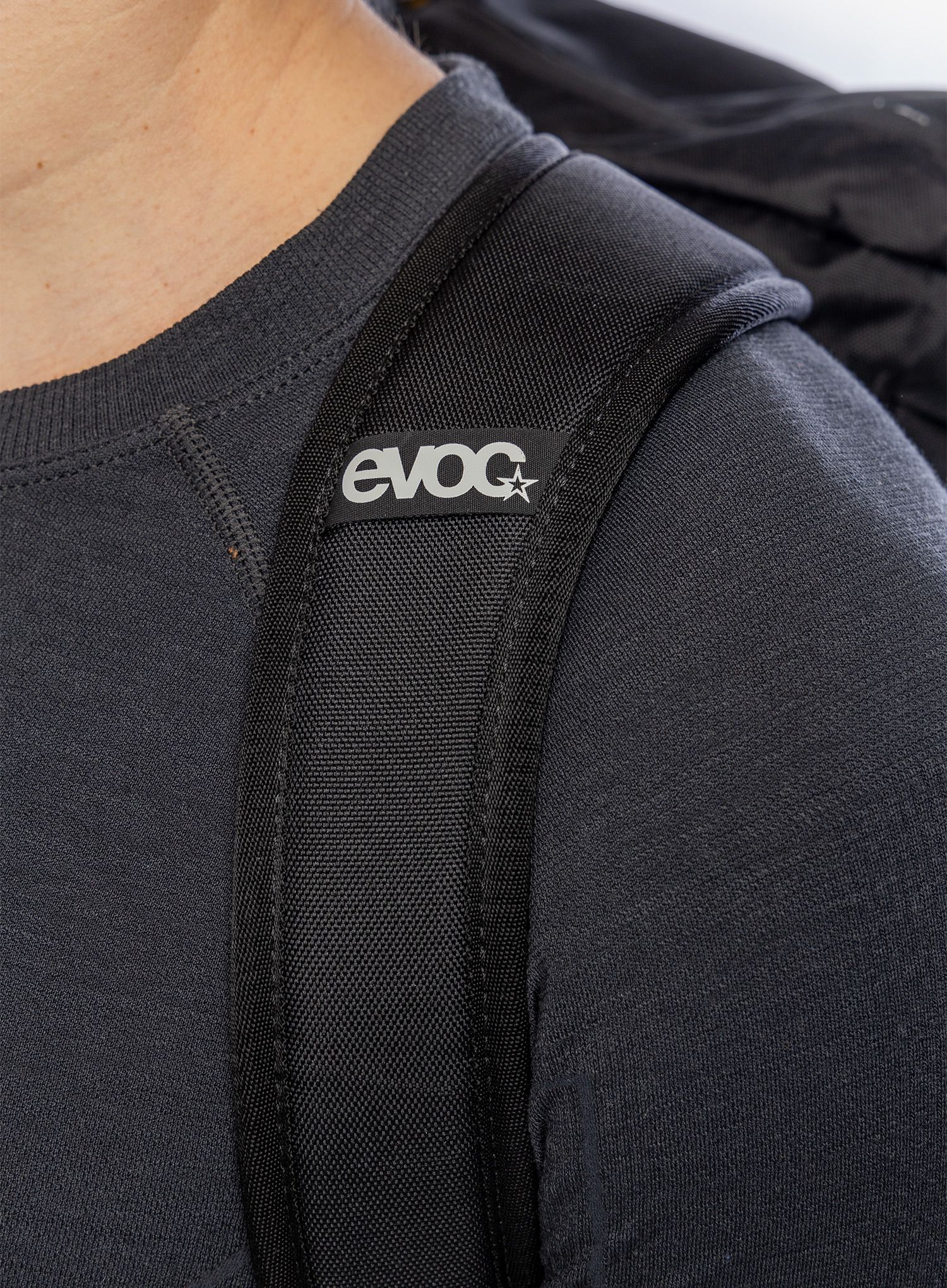Mestni nahrbtnik Evoc Mission 22 - black