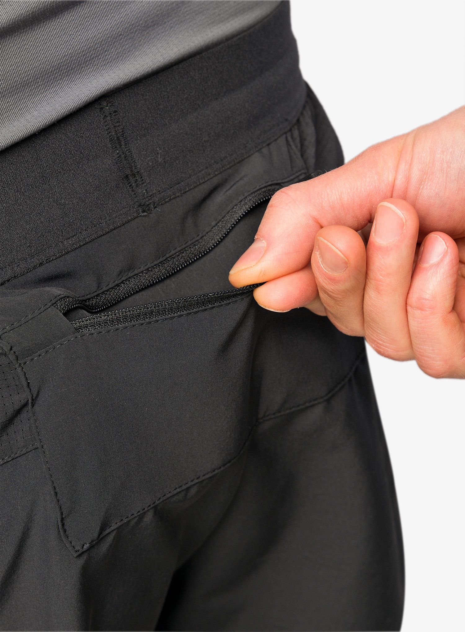 Moške tekaške kratke hlače Inov-8 Race Elite 5 Short - black