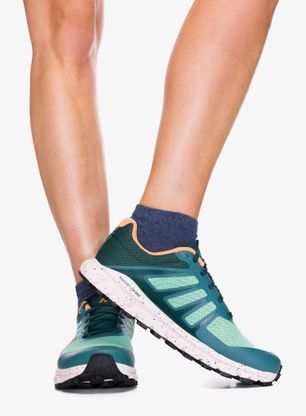 Ženski tekaški čevlji Inov-8 TrailFly G 270 V2 - pine/peach