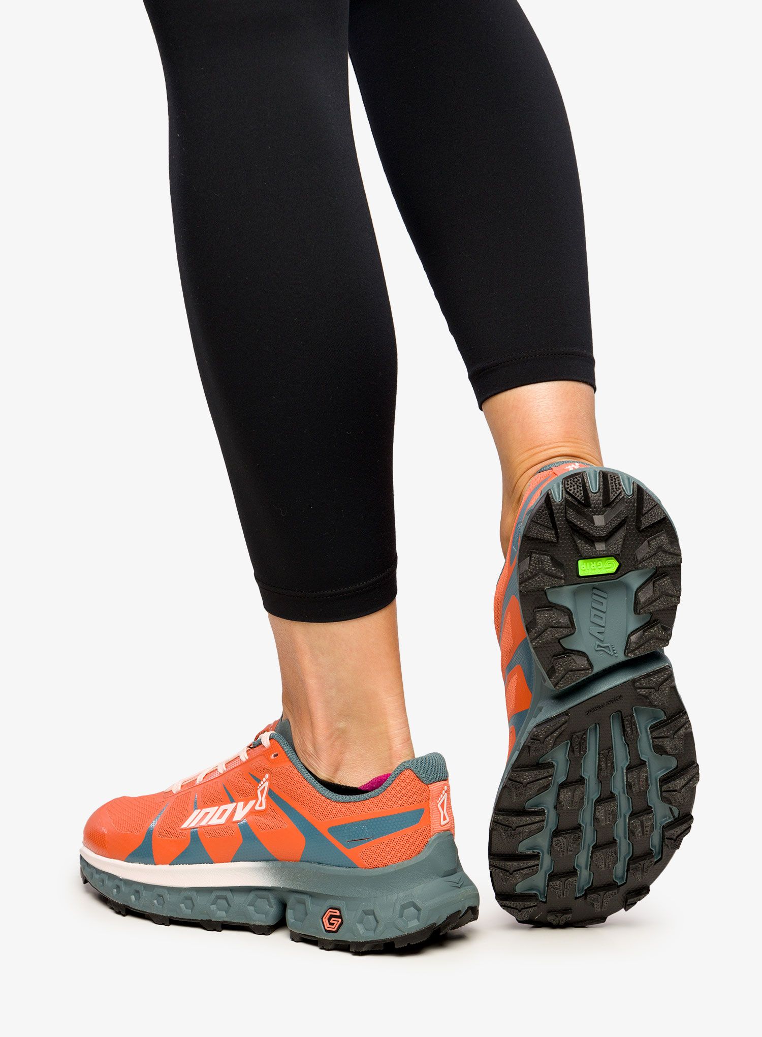 Ženski tekaški čevlji Inov-8 TrailFly Ultra G 300 Max - coral/graphite