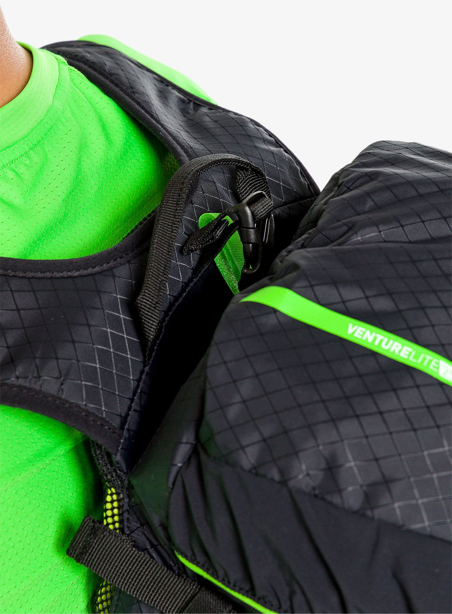 Pohodniški nahrbtnik Inov-8 VentureLite 25 - black/green