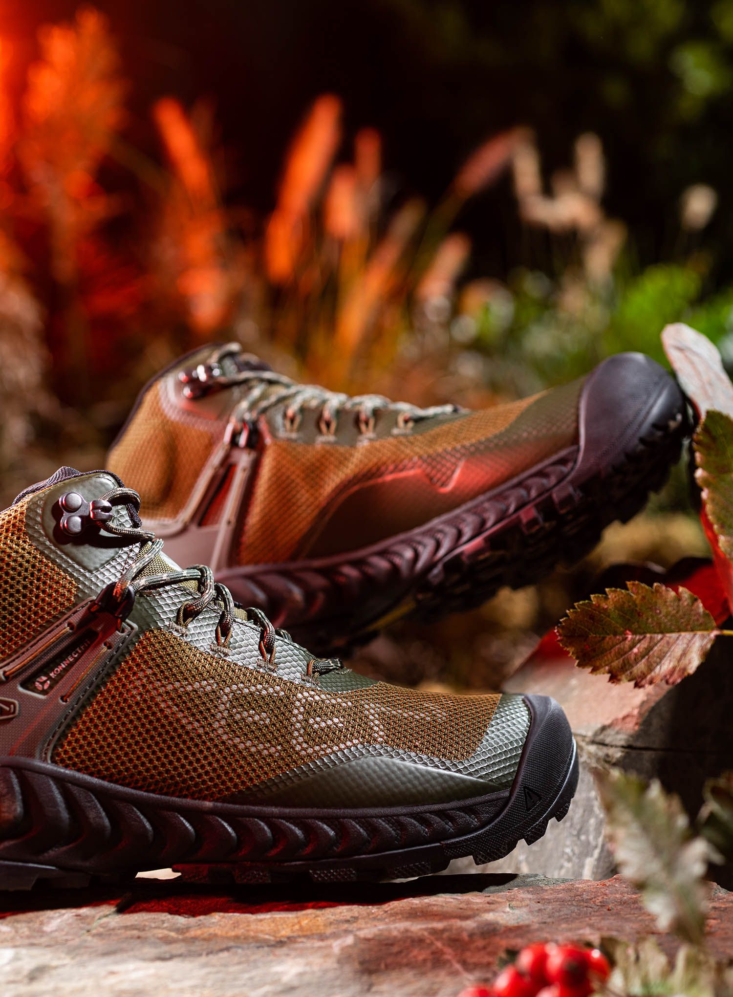 Moški pohodniški čevlji Keen Nxis Evo Mid WP - forest/olive