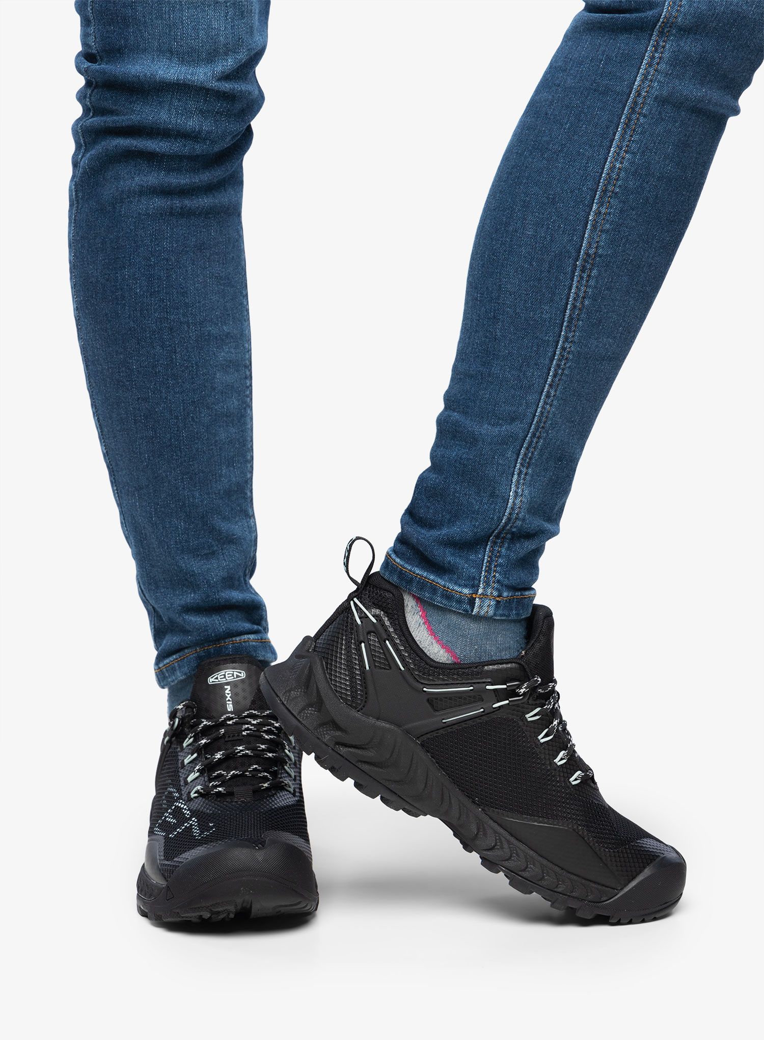 Ženski pohodniški čevlji Keen Nxis Evo WP - black/cloud blue