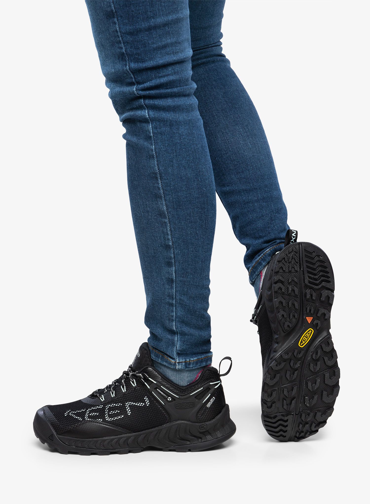 Ženski pohodniški čevlji Keen Nxis Evo WP - black/cloud blue