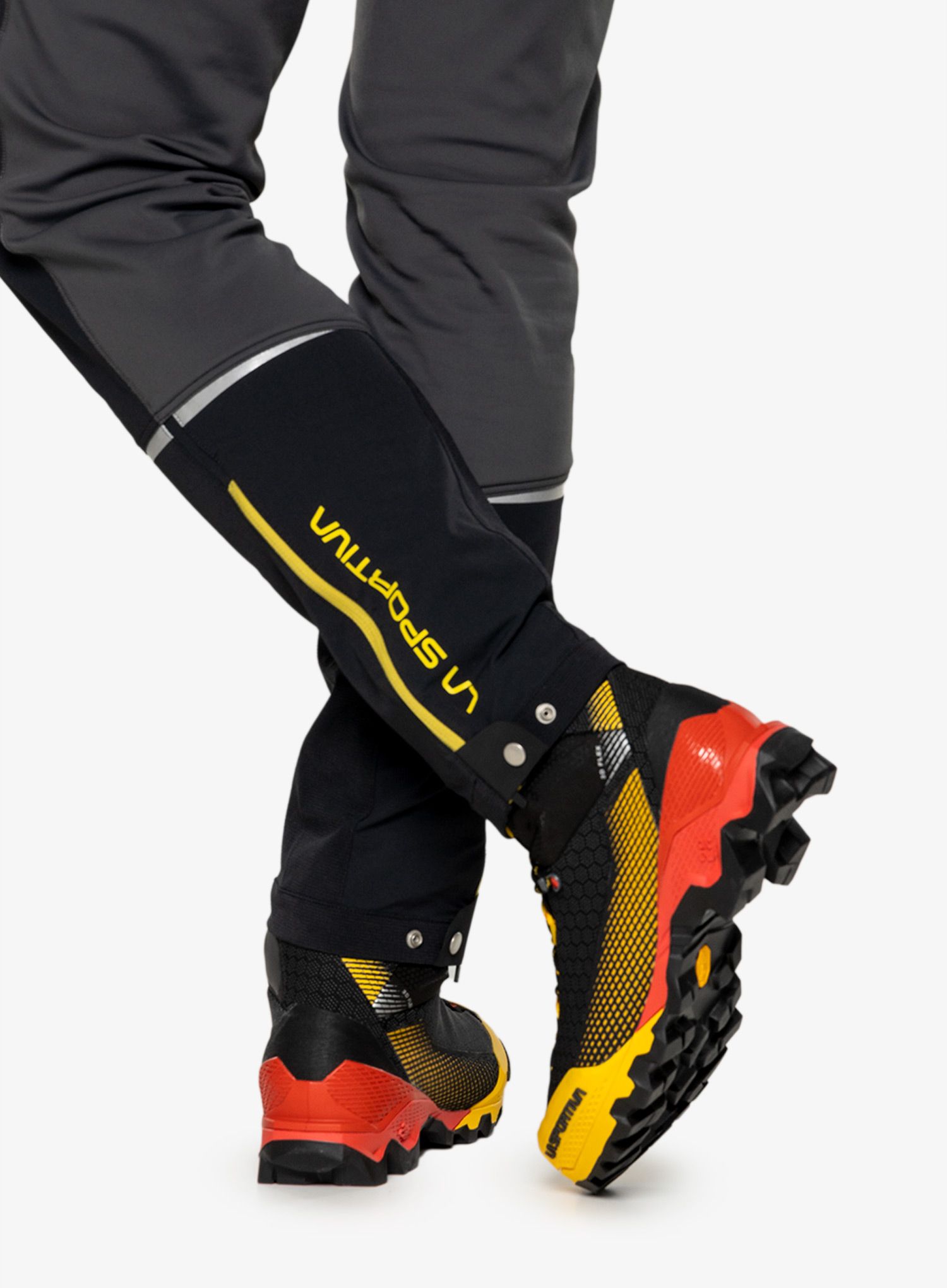 Moški planinski čevlji La Sportiva Aequilibrium ST GTX - black/yellow
