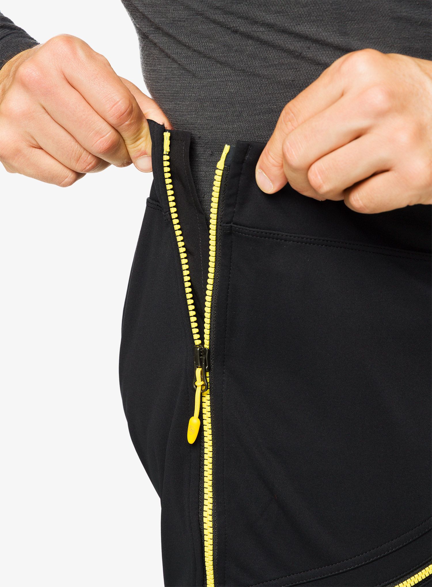 Nepremočljive hlače La Sportiva Defense Overpant - black
