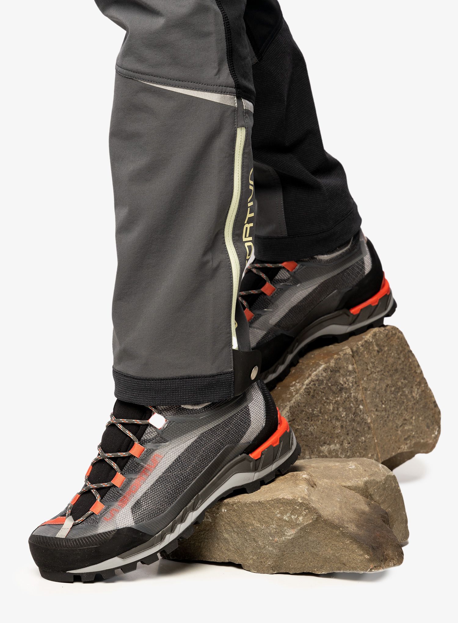 Ženski GORE-TEX čevlji La Sportiva Trango Tech GTX - clay/hibiscus