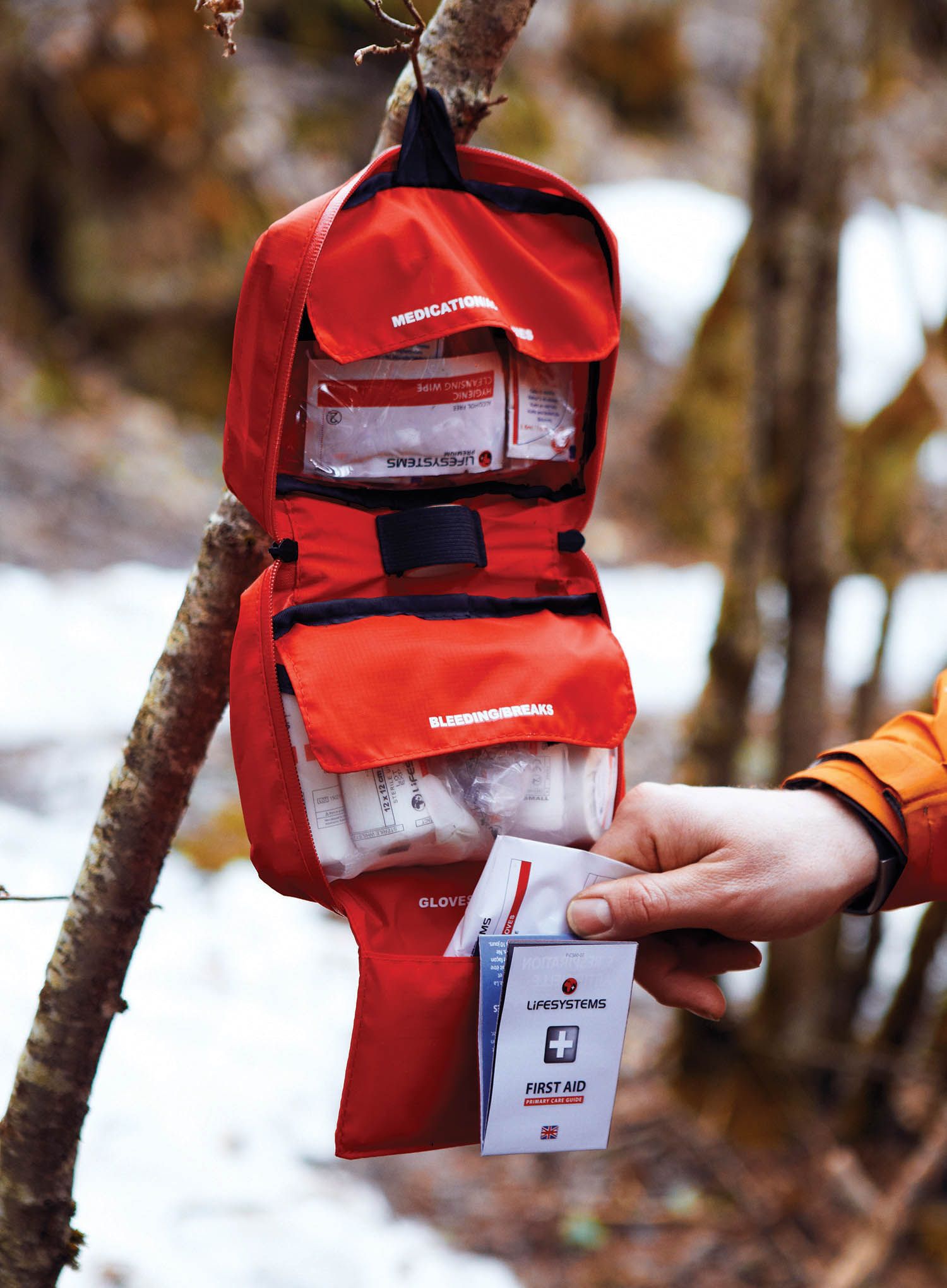 Komplet prve pomoči Lifesystems Camping First Kit Aid - red