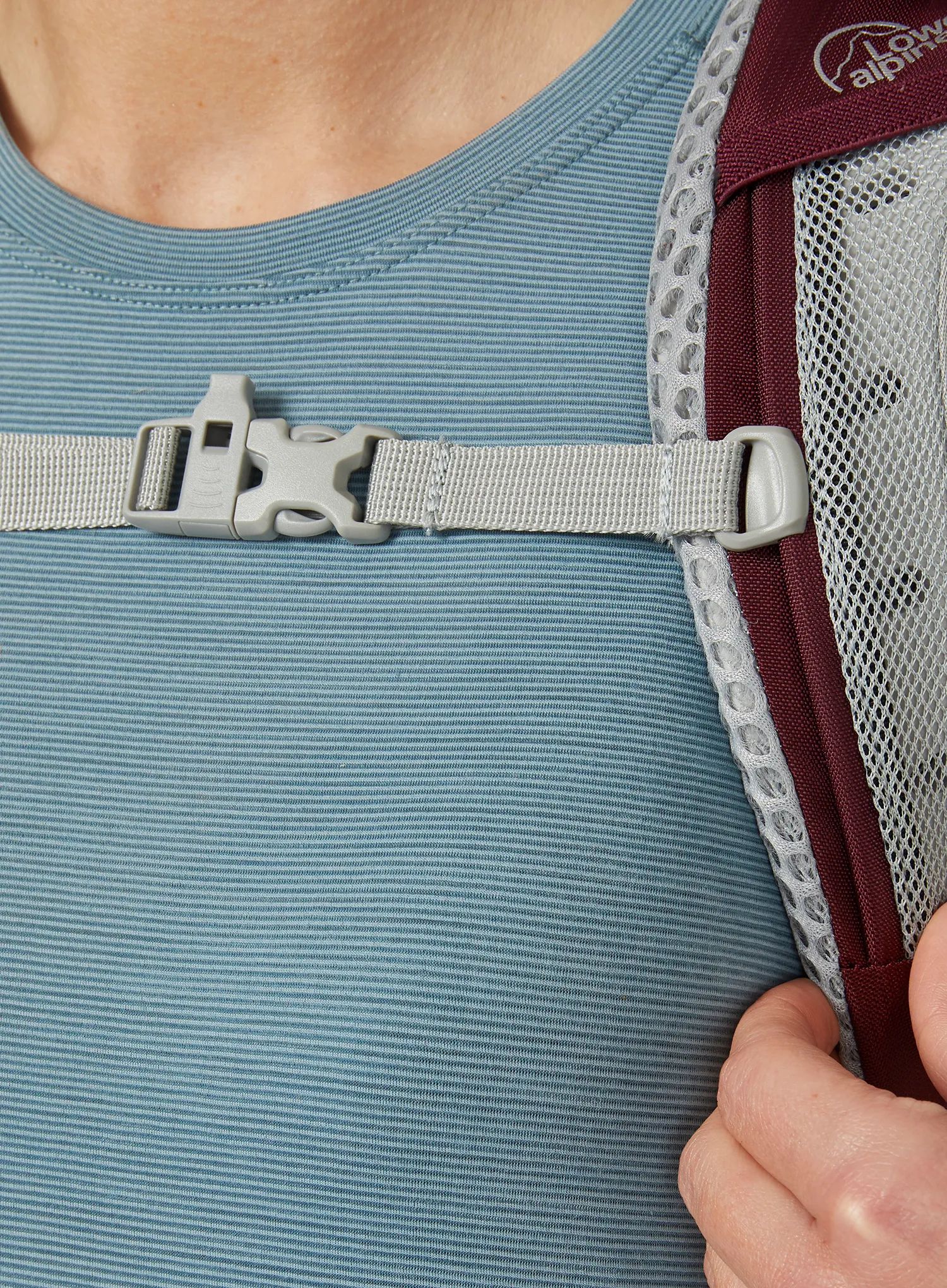 Ženski pohodniški nahrbtnik Lowe Alpine AirZone Trail ND28 - deep heather/raspberry