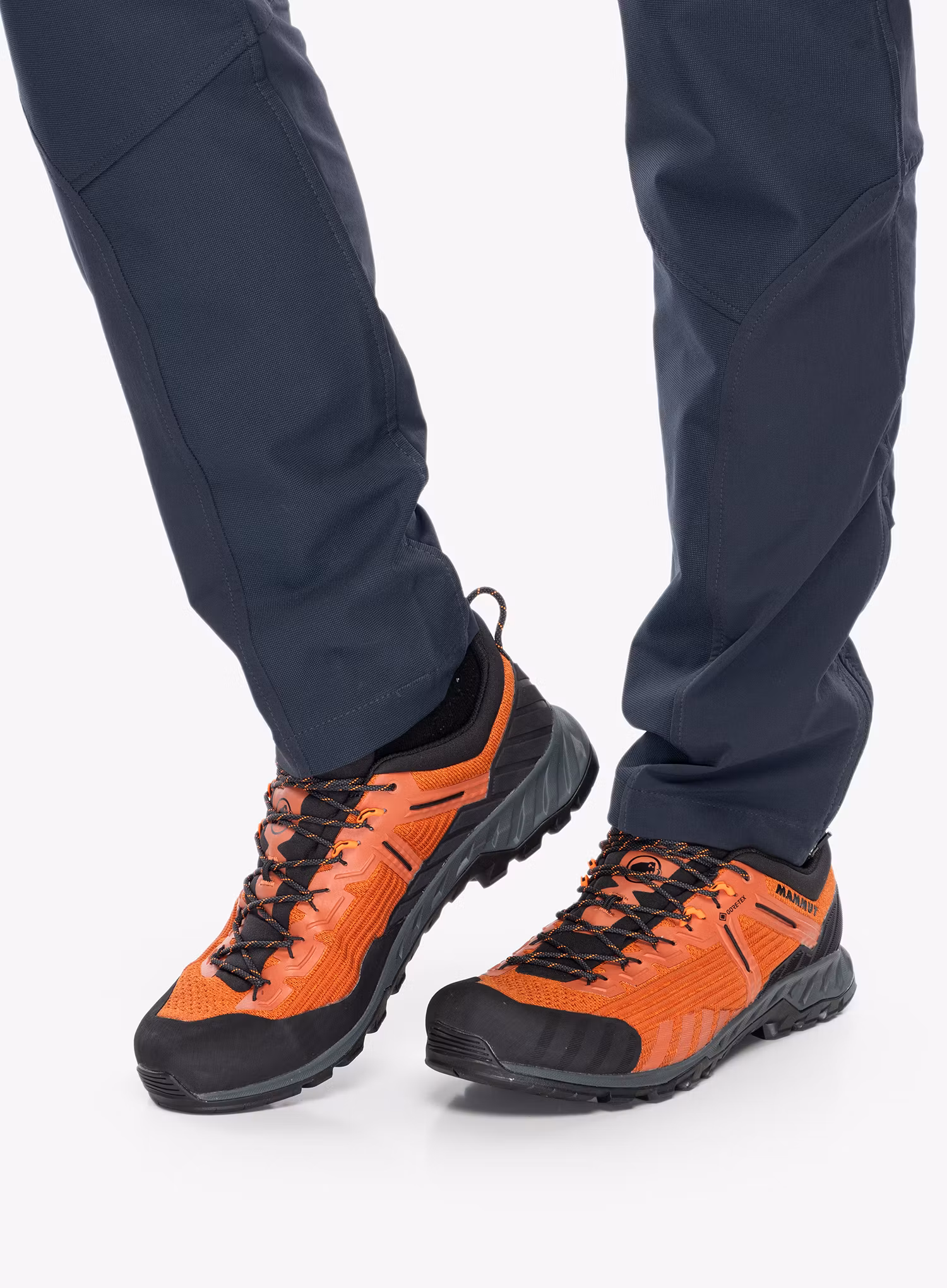 Pristopni čevlji Mammut Alnasca Knit III Low GTX - black/brick