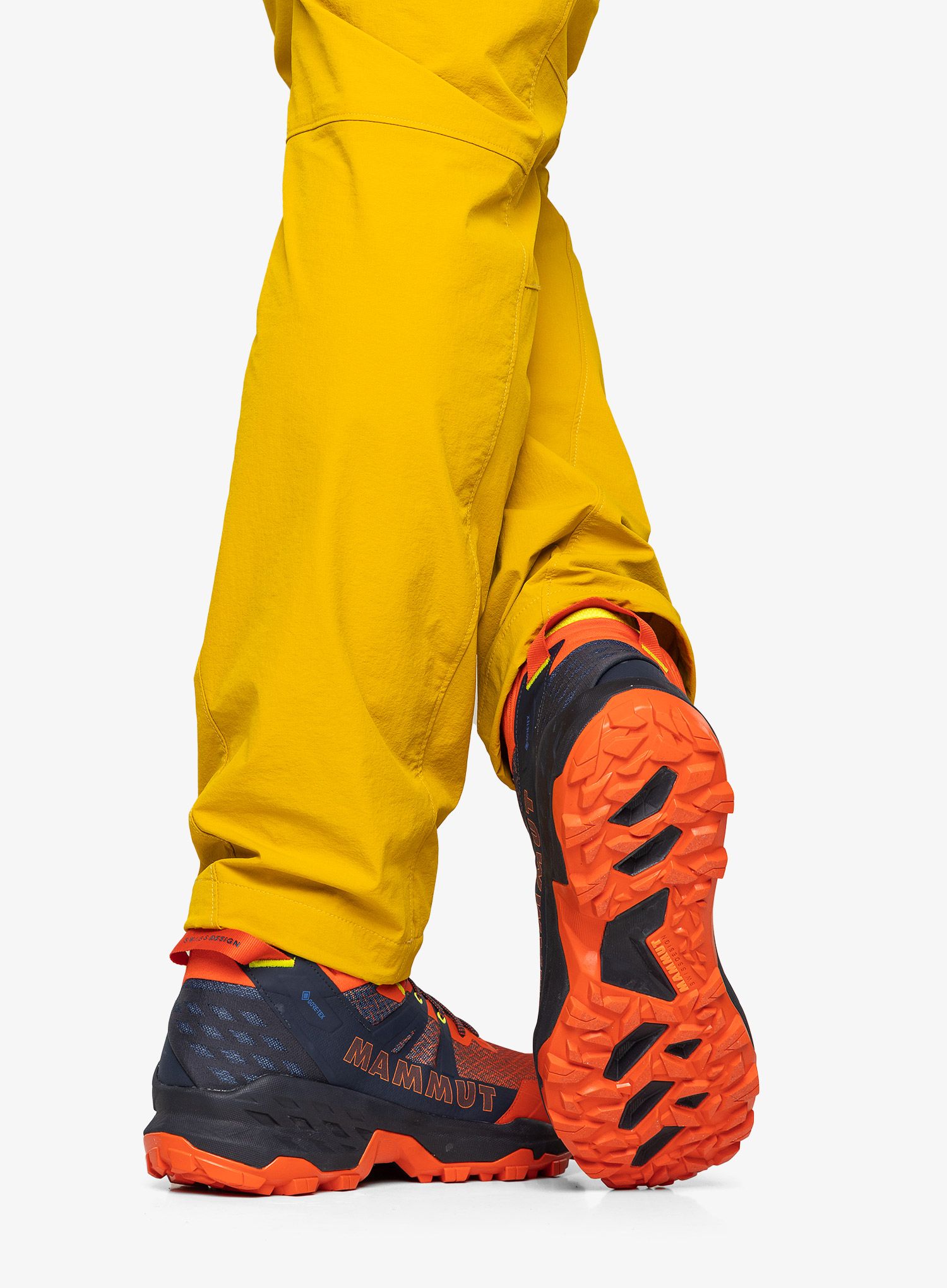 Moški pohodniški čevlji Mammut Sertig II Mid GTX - hot red/marine