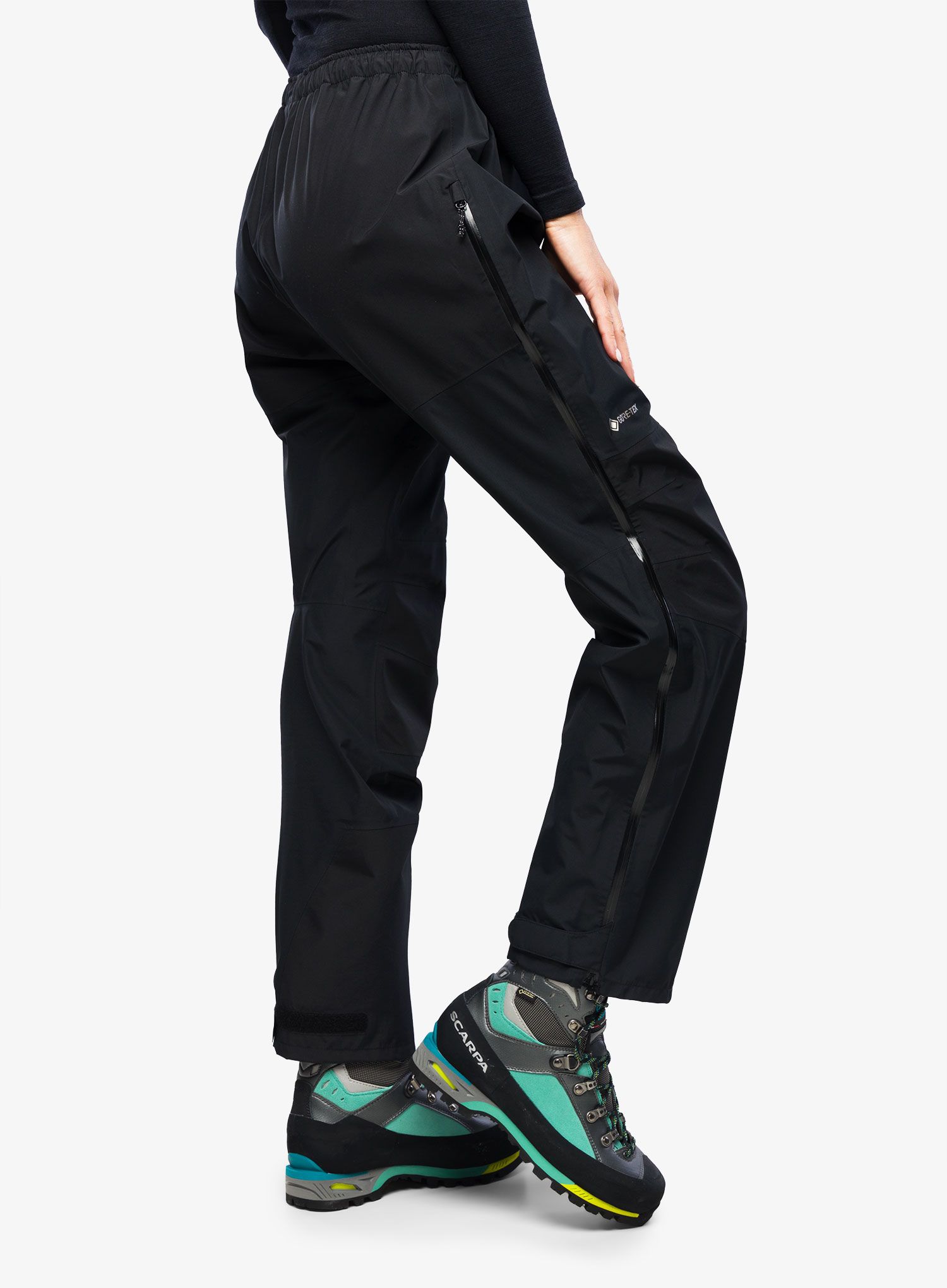 Ženske pohodniške hlače Mountain Equipment Saltoro Pant Short - black