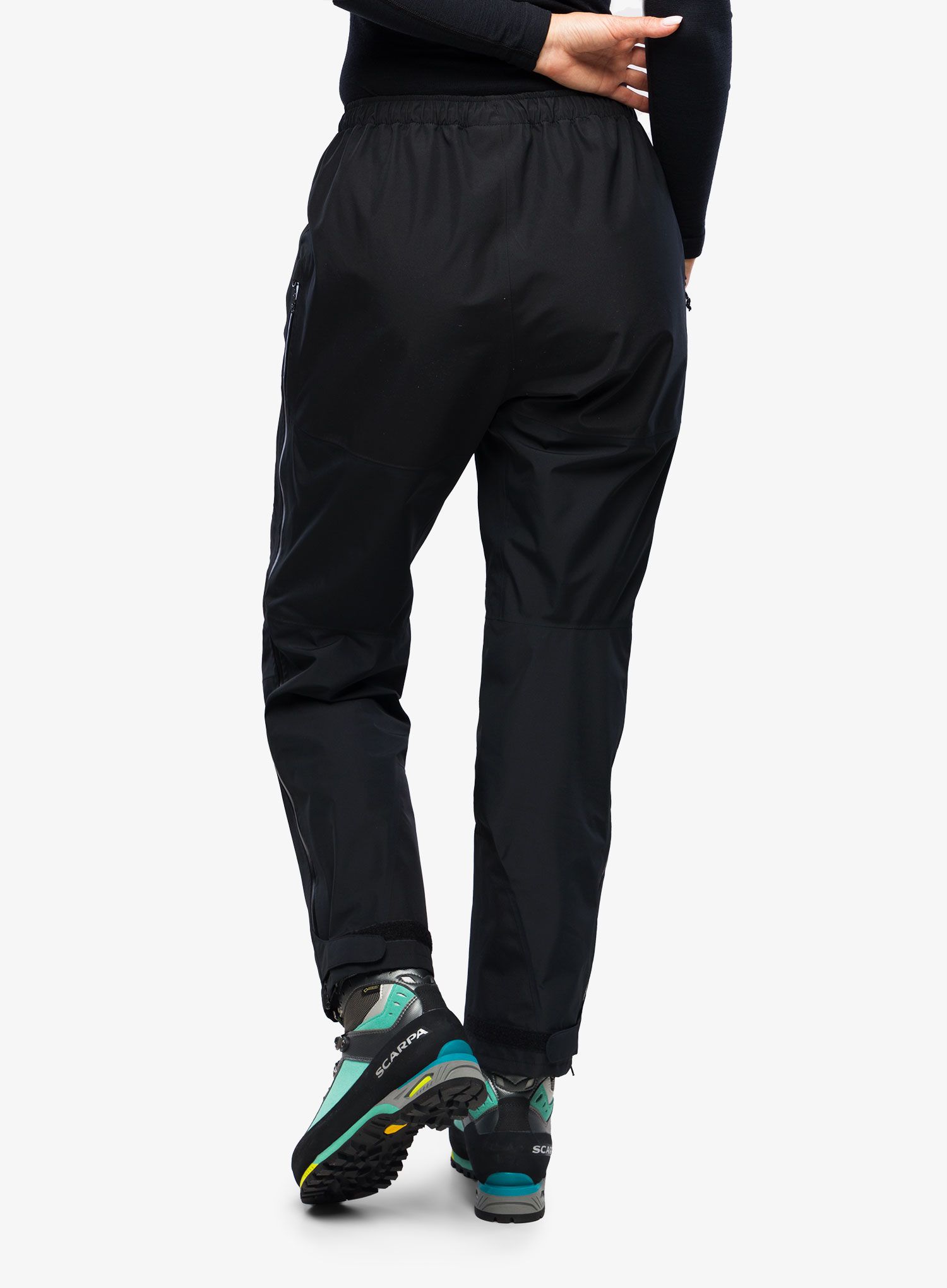 Ženske pohodniške hlače Mountain Equipment Saltoro Pant Short - black