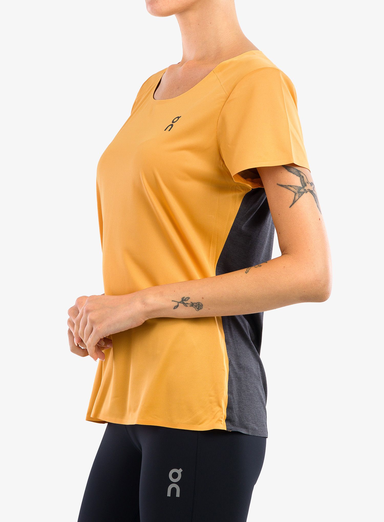 Ženska tekaška majica On Performance-T - mango/black
