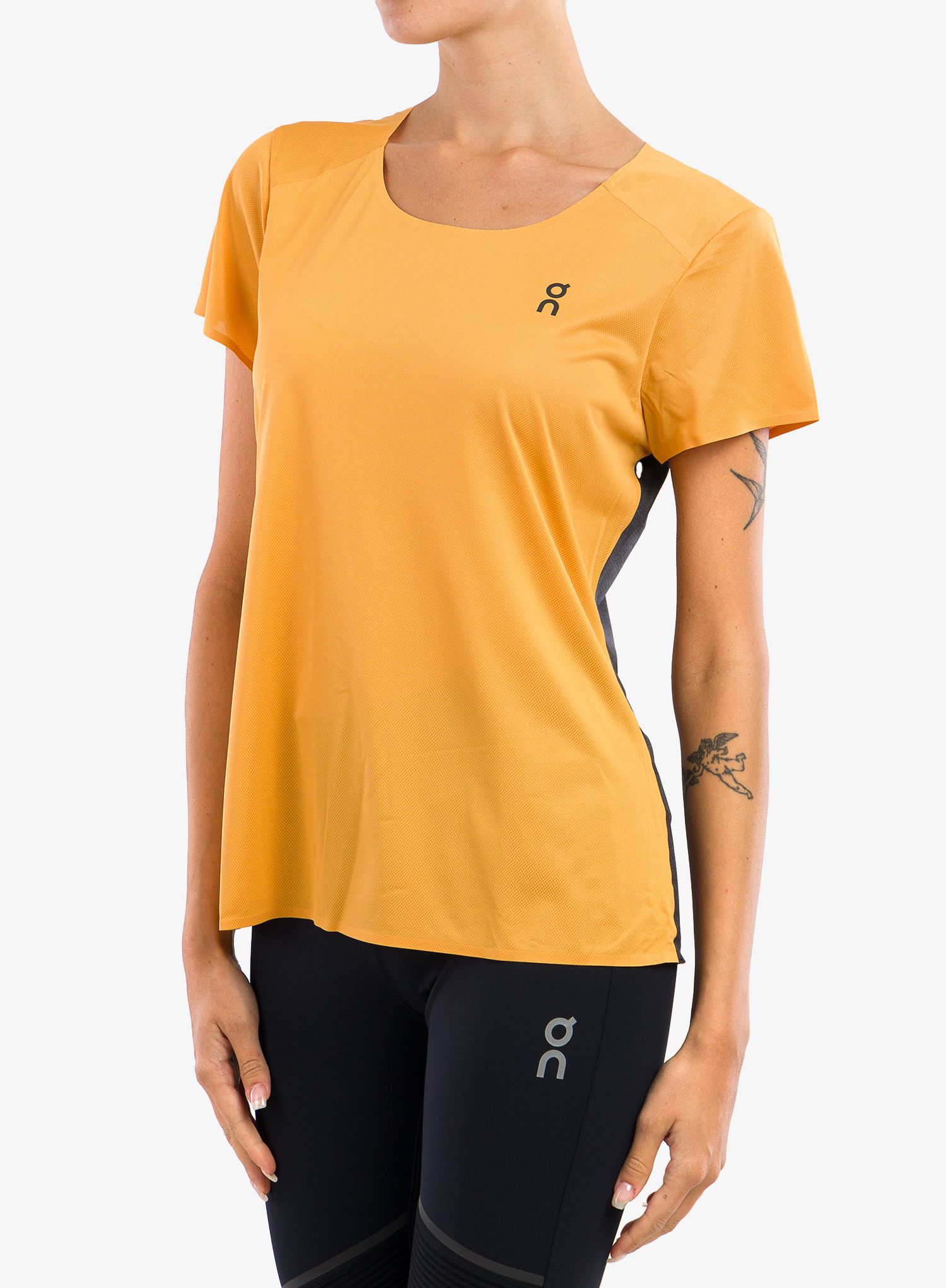 Ženska tekaška majica On Performance-T - mango/black