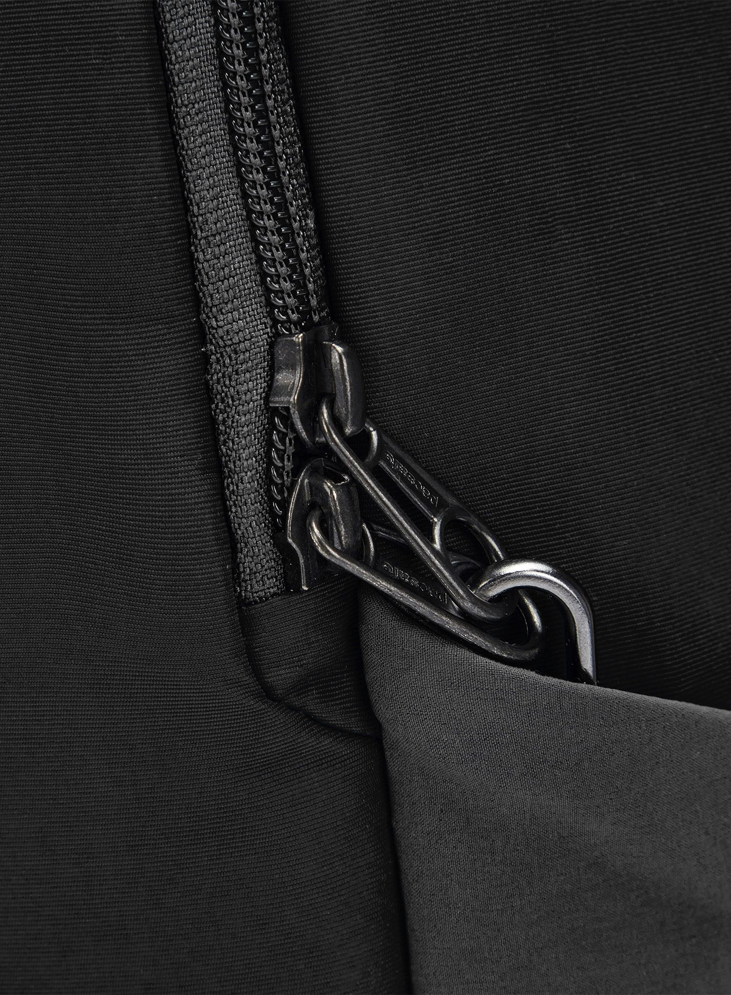 Nahrbtnik za prenosnik Pacsafe LS450 Backpack - black