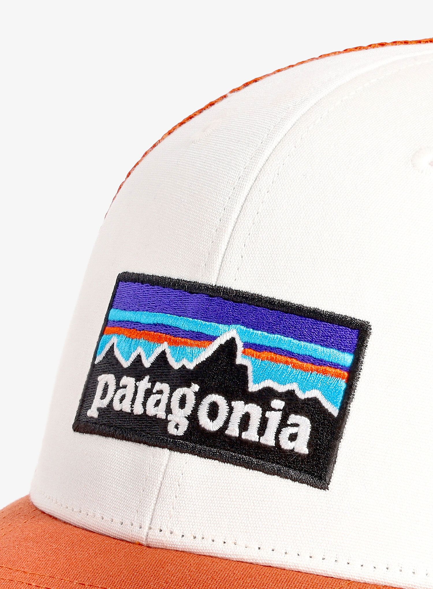 Kapa s šiltom Patagonia P-6 Logo Trucker Hat - white/redtail rust