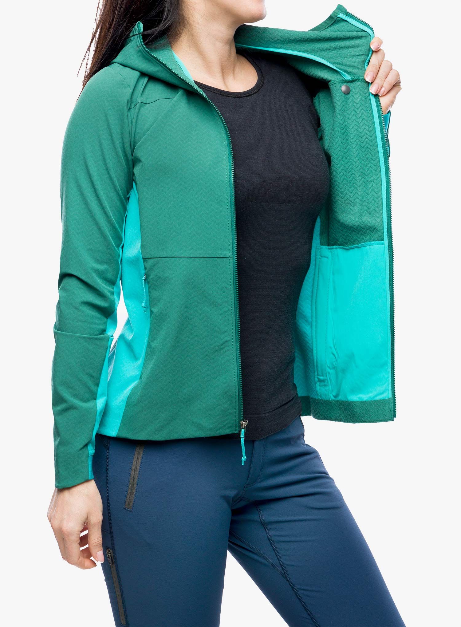 Ženska softshell jakna Patagonia R1 CrossStrata Hoody - conifer green