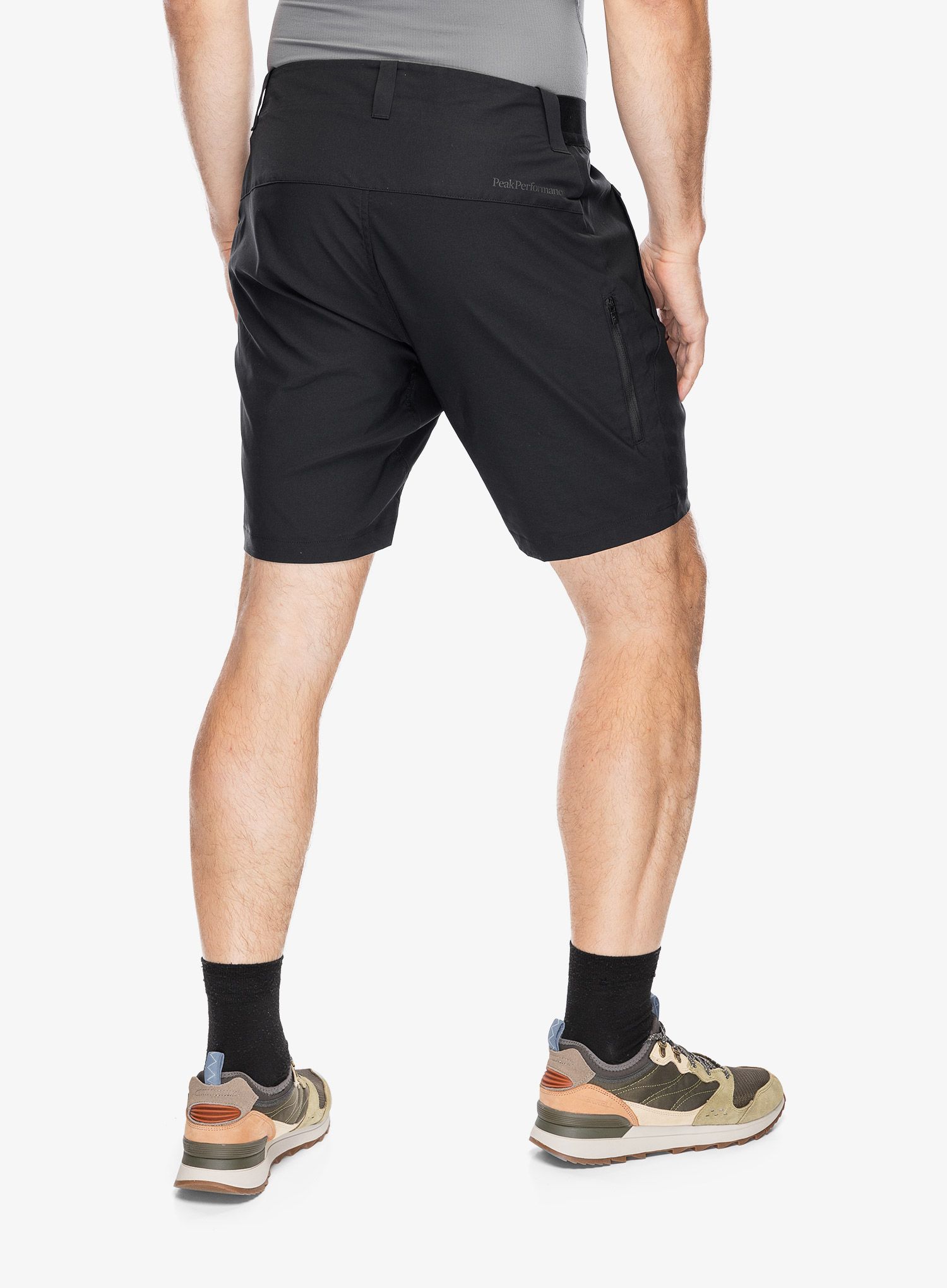 Moške kratke hlače Peak Perfomance Commuter Shorts - black