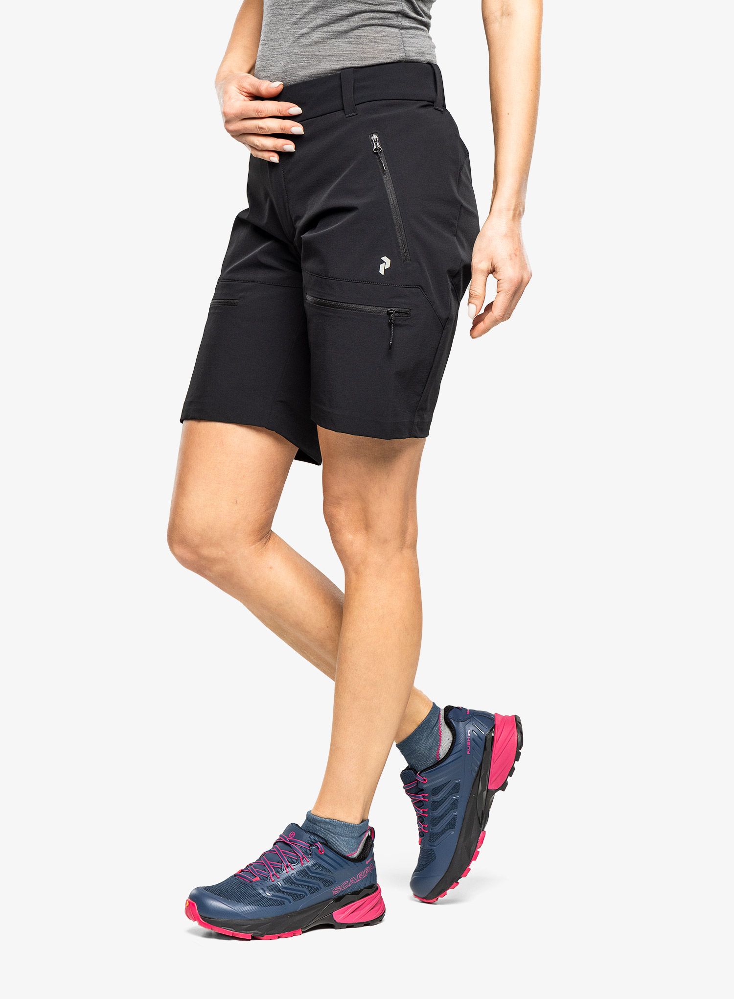 Ženske kratke hlače Peak Performance Stretch Trek Shorts - black
