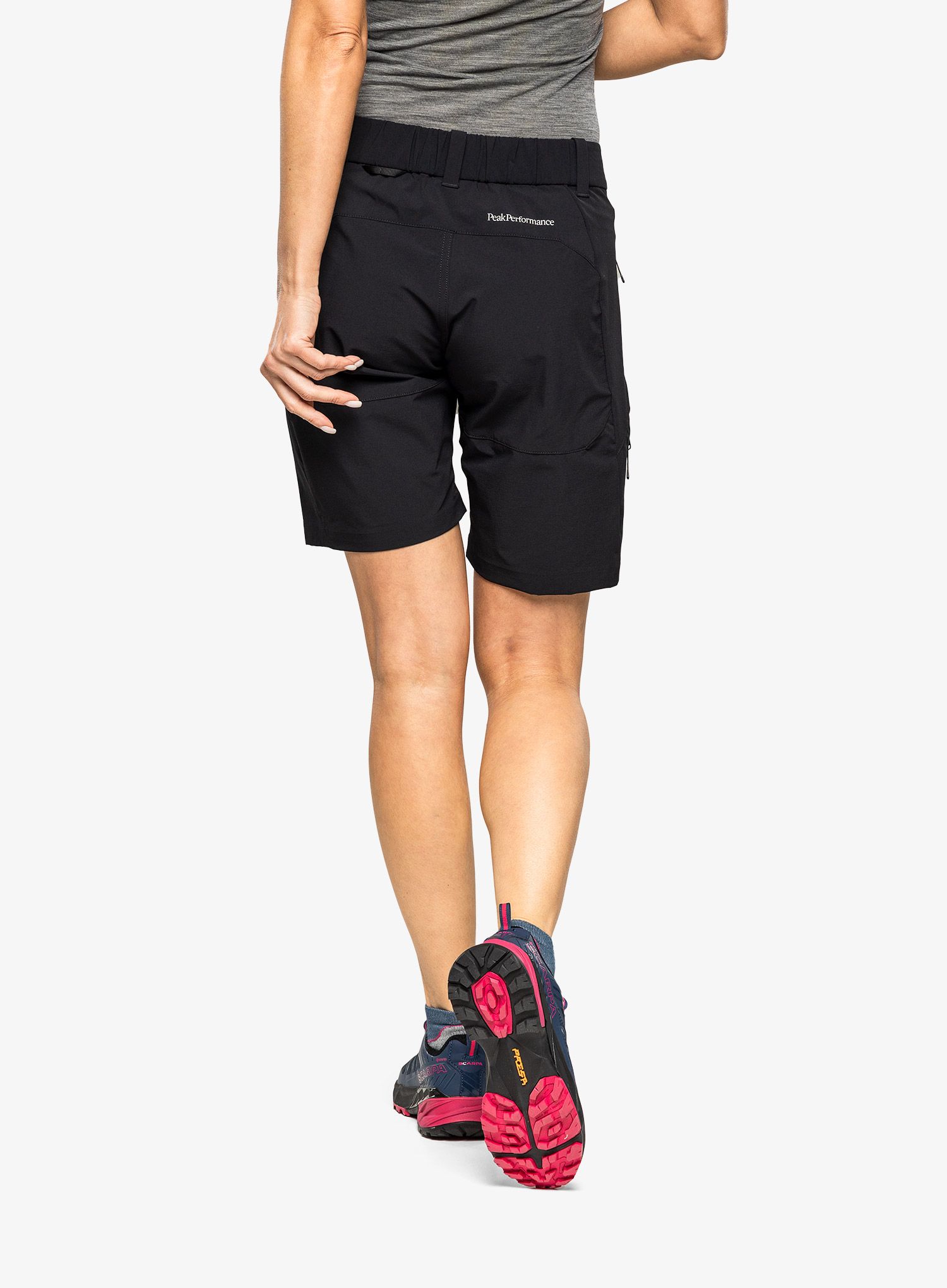 Ženske kratke hlače Peak Performance Stretch Trek Shorts - black