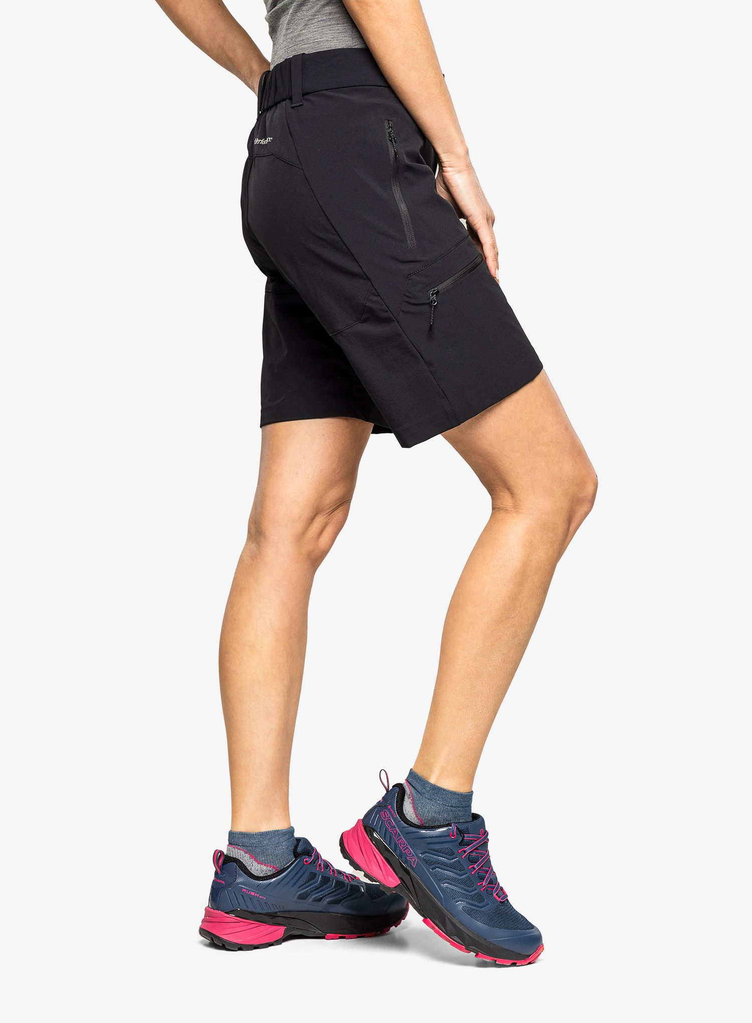 Ženske kratke hlače Peak Performance Stretch Trek Shorts - black