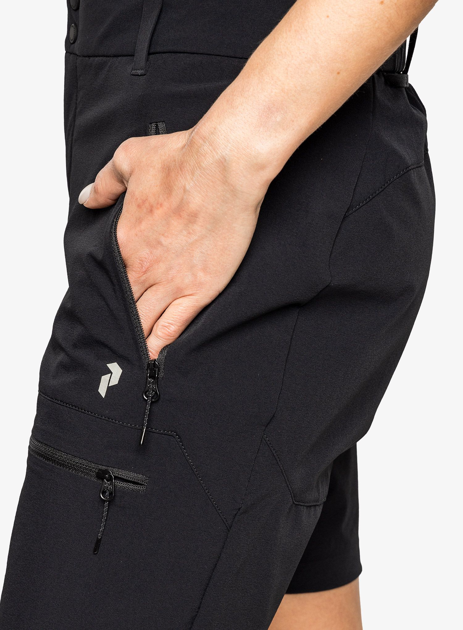 Ženske kratke hlače Peak Performance Stretch Trek Shorts - black