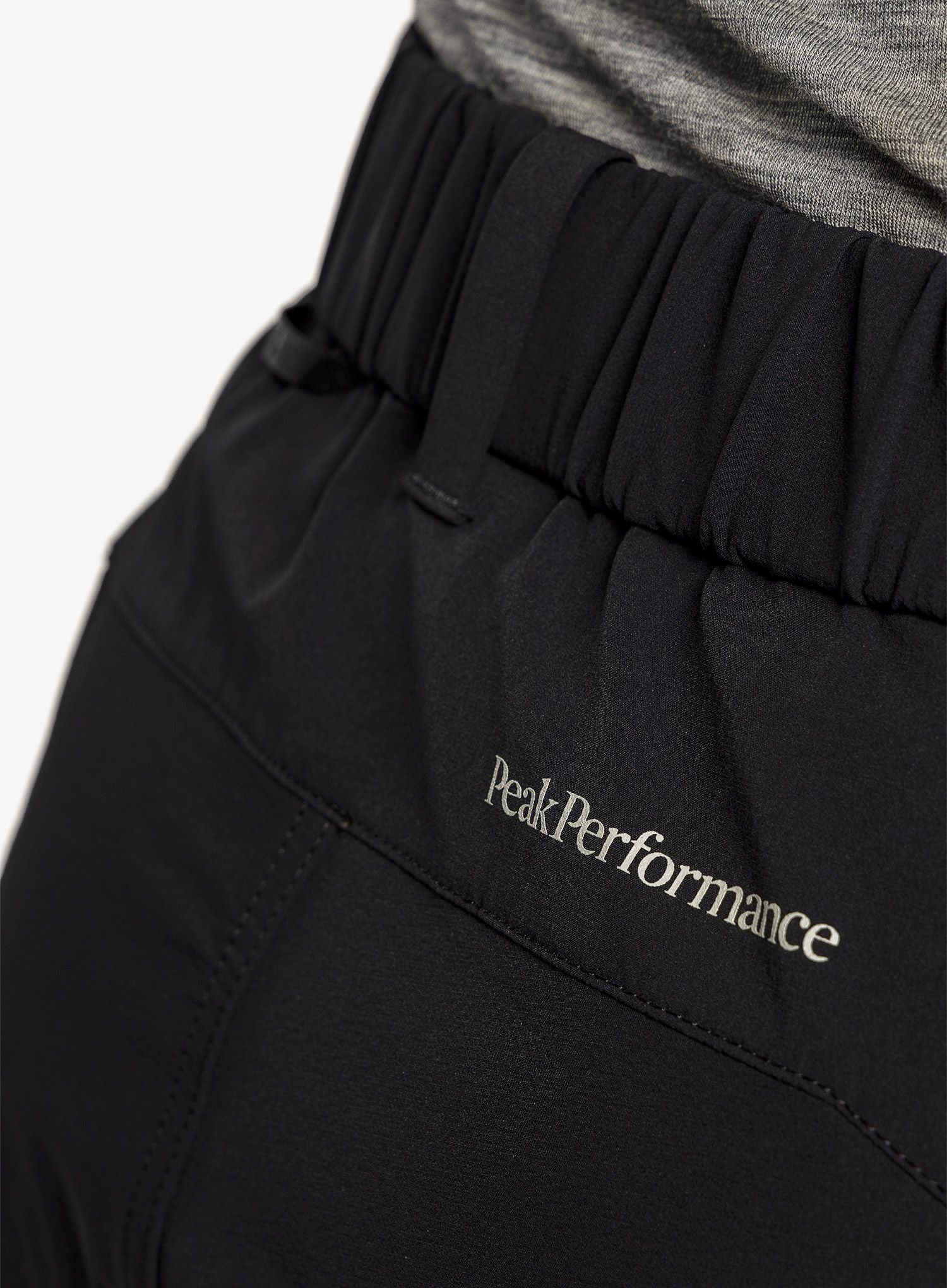 Ženske kratke hlače Peak Performance Stretch Trek Shorts - black