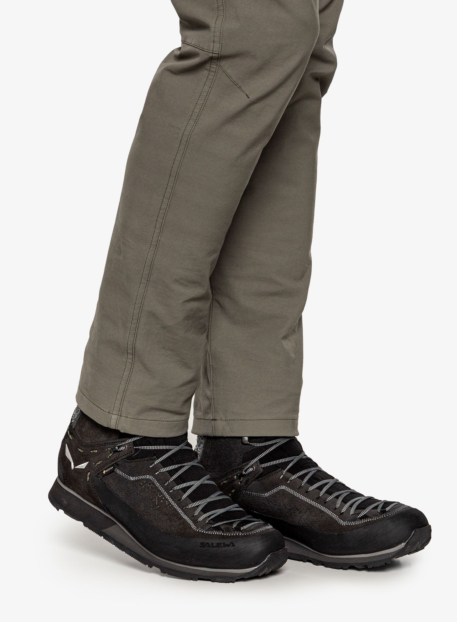 Moški pohodniški čevlji Salewa Mountain Trainer 2 Winter GTX - black/black