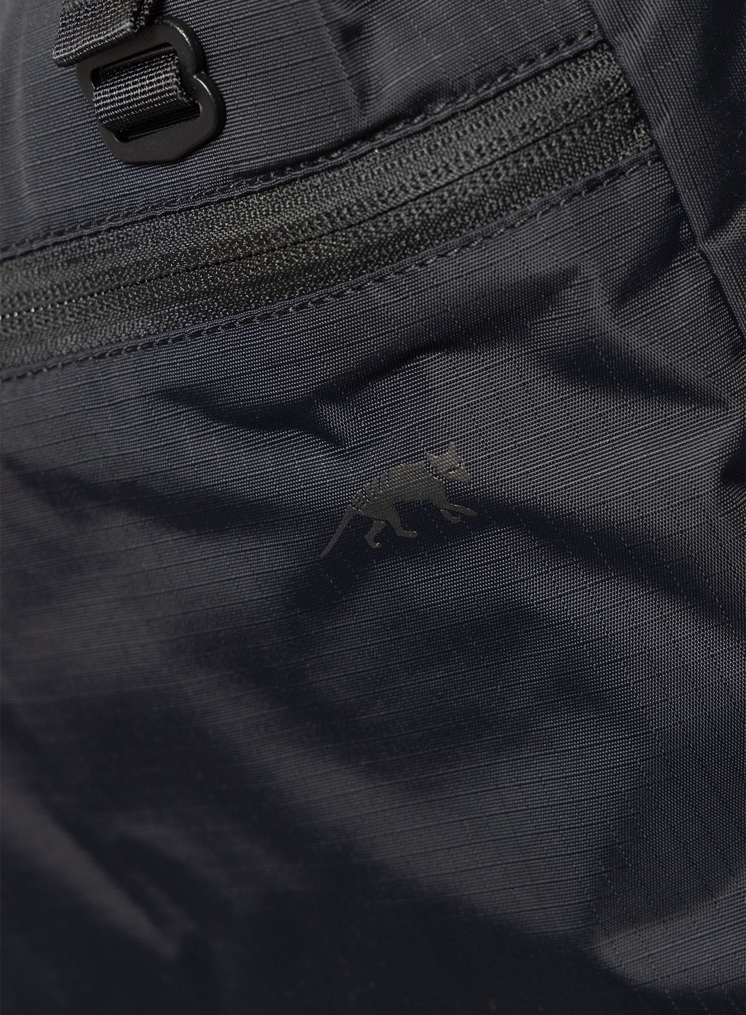 Taktična torba Tasmanian Tiger Shoulder Bag - black
