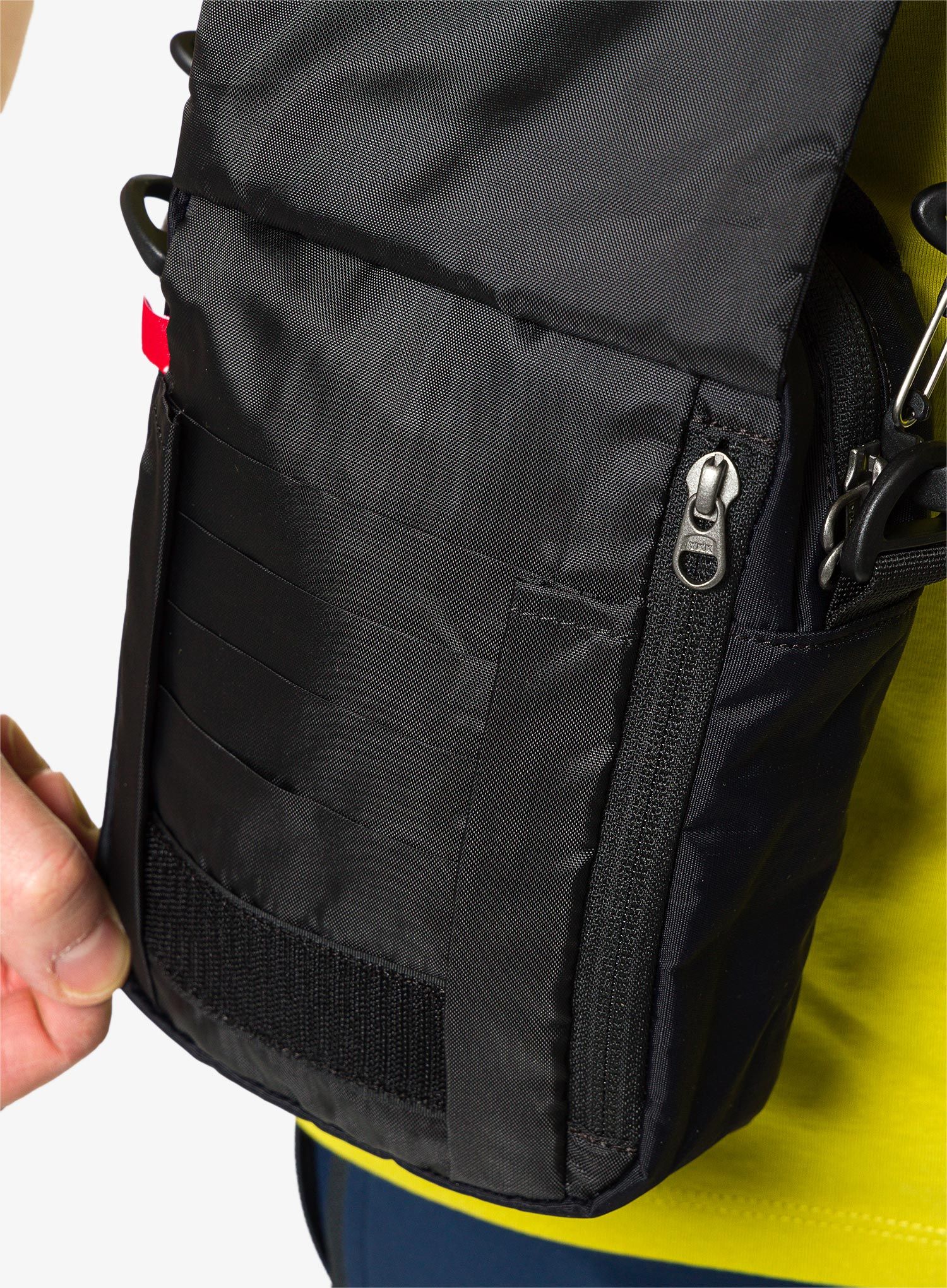 Torbica za čez ramo Tatonka Check In RFID B - black
