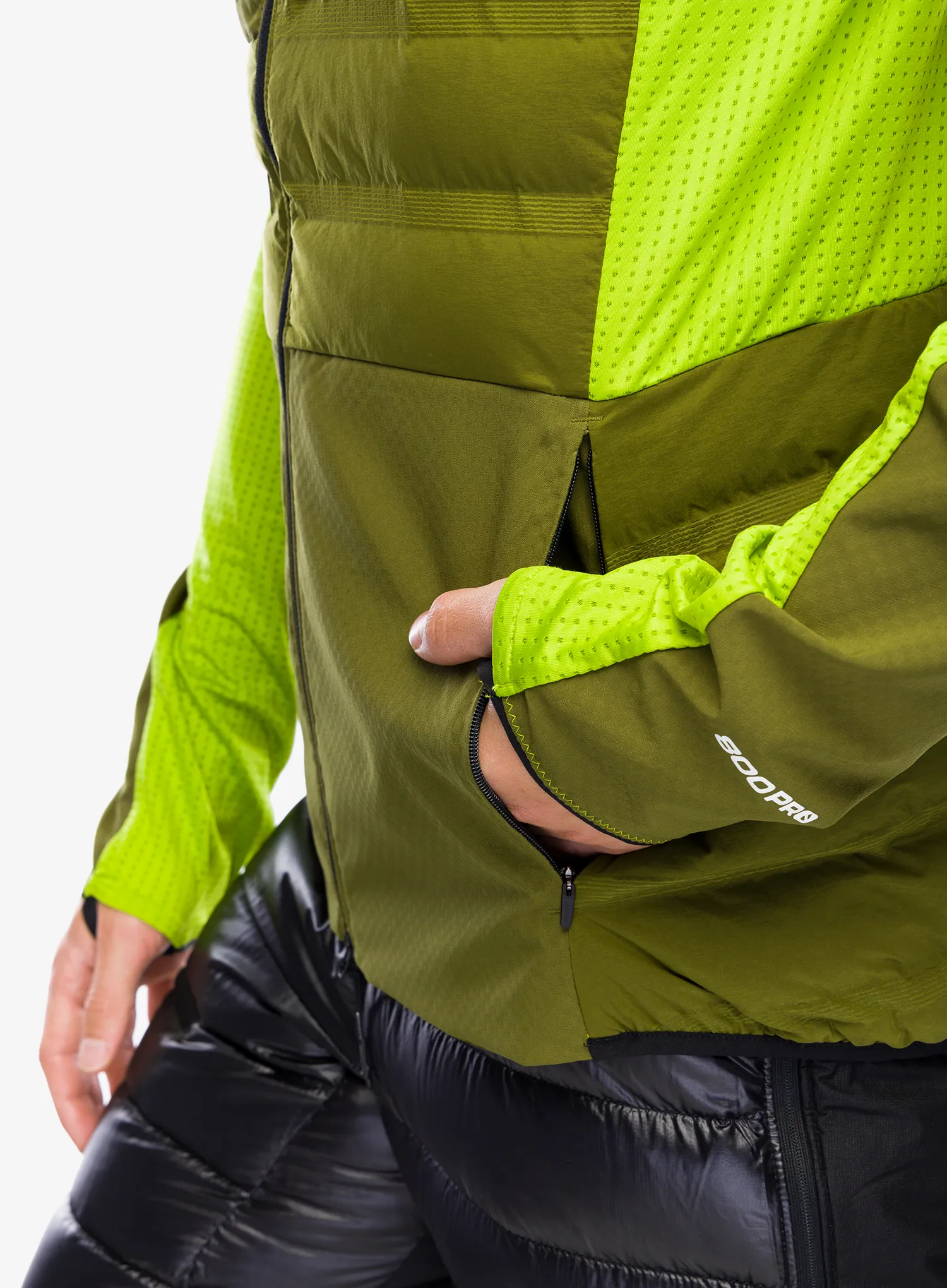 Hibridna jakna The North Face Summit Garnet Canyon Jacket - forest olive/meadow grass