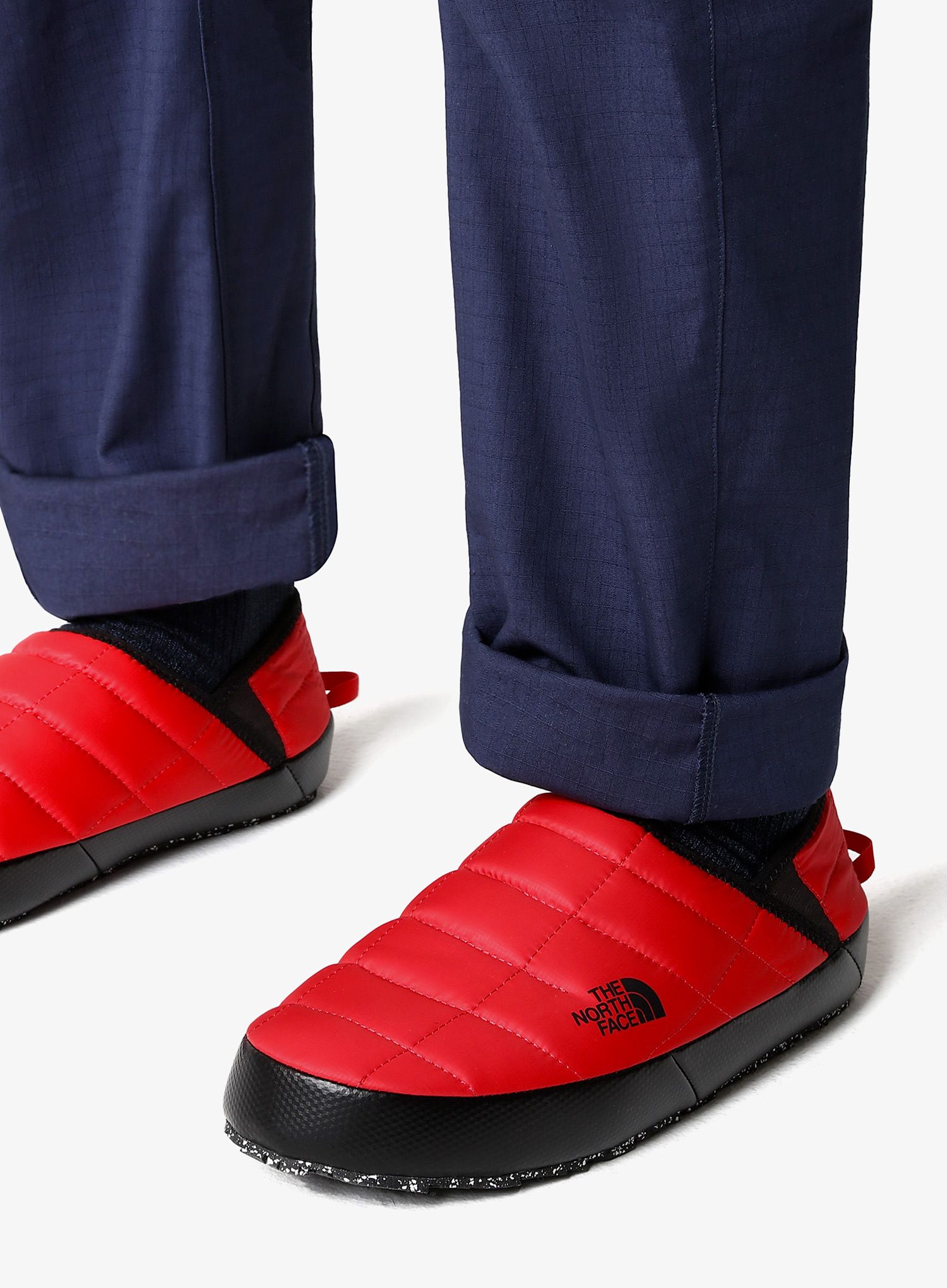 Podloženi copati The North Face ThermoBall Traction Mule V - tnf red/tnf black
