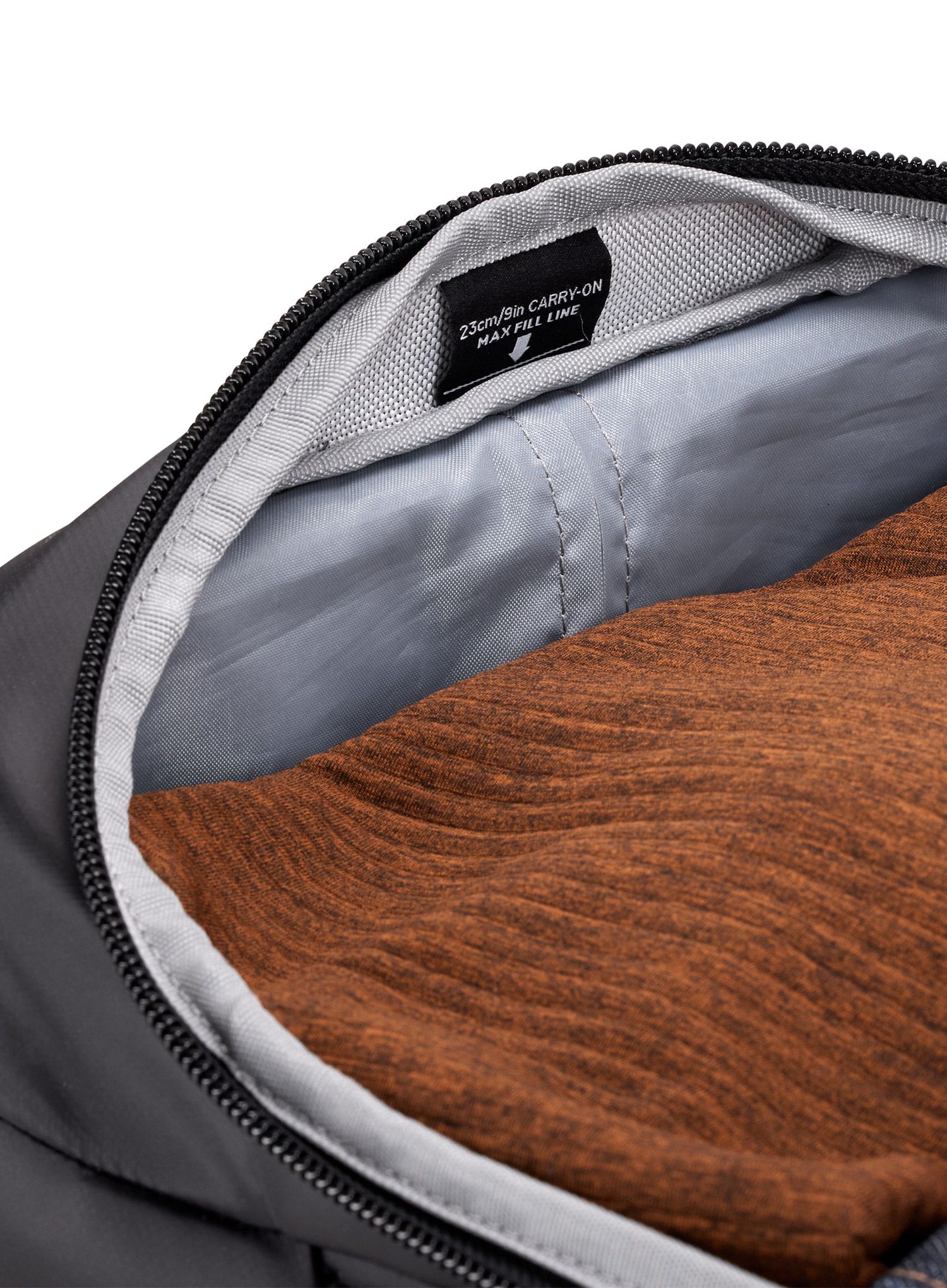 Potovalni kovček Thule Chasm Carry On Duffel 40 L - black