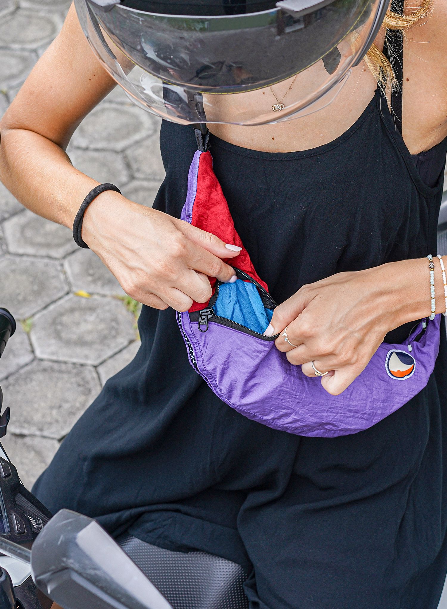 Torba Ticket To The Moon Upcycled Sling Bag - purple/burgundy