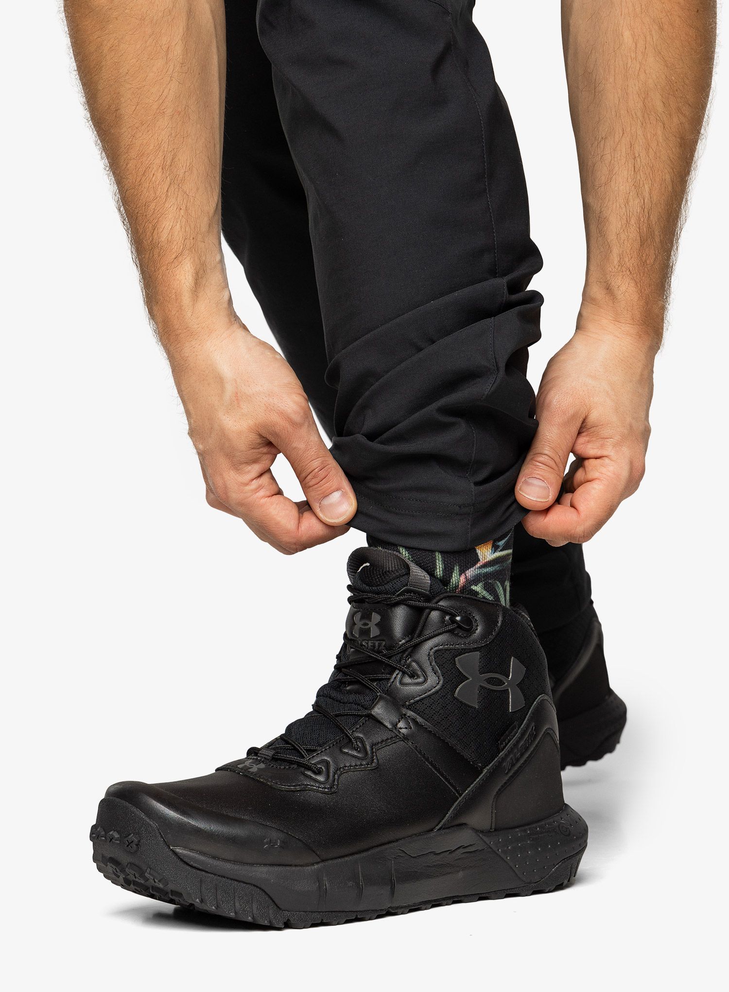 Moški čevlji Under Armour UA MG Valsetz Mid LTHR WP - black