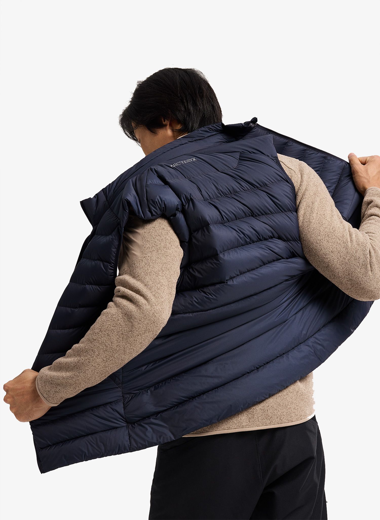 Puhasti brezrokavnik Arcteryx Cerium Vest - black sapphire
