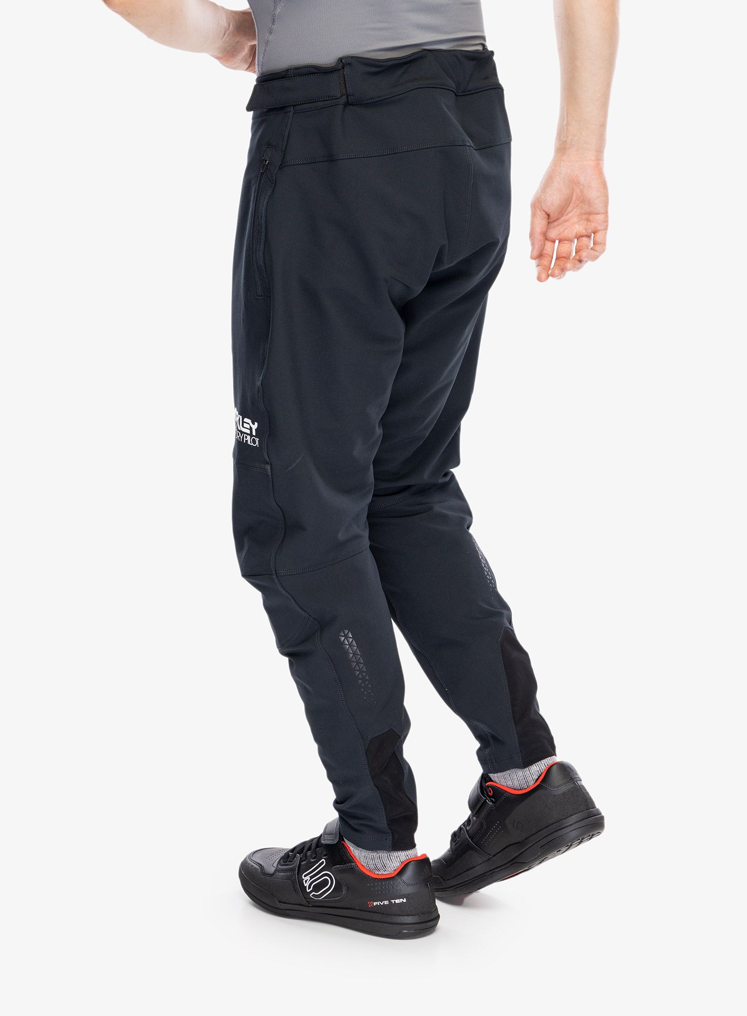 Kolesarske hlače Oakley Element Lite MTB Pant - blackout
