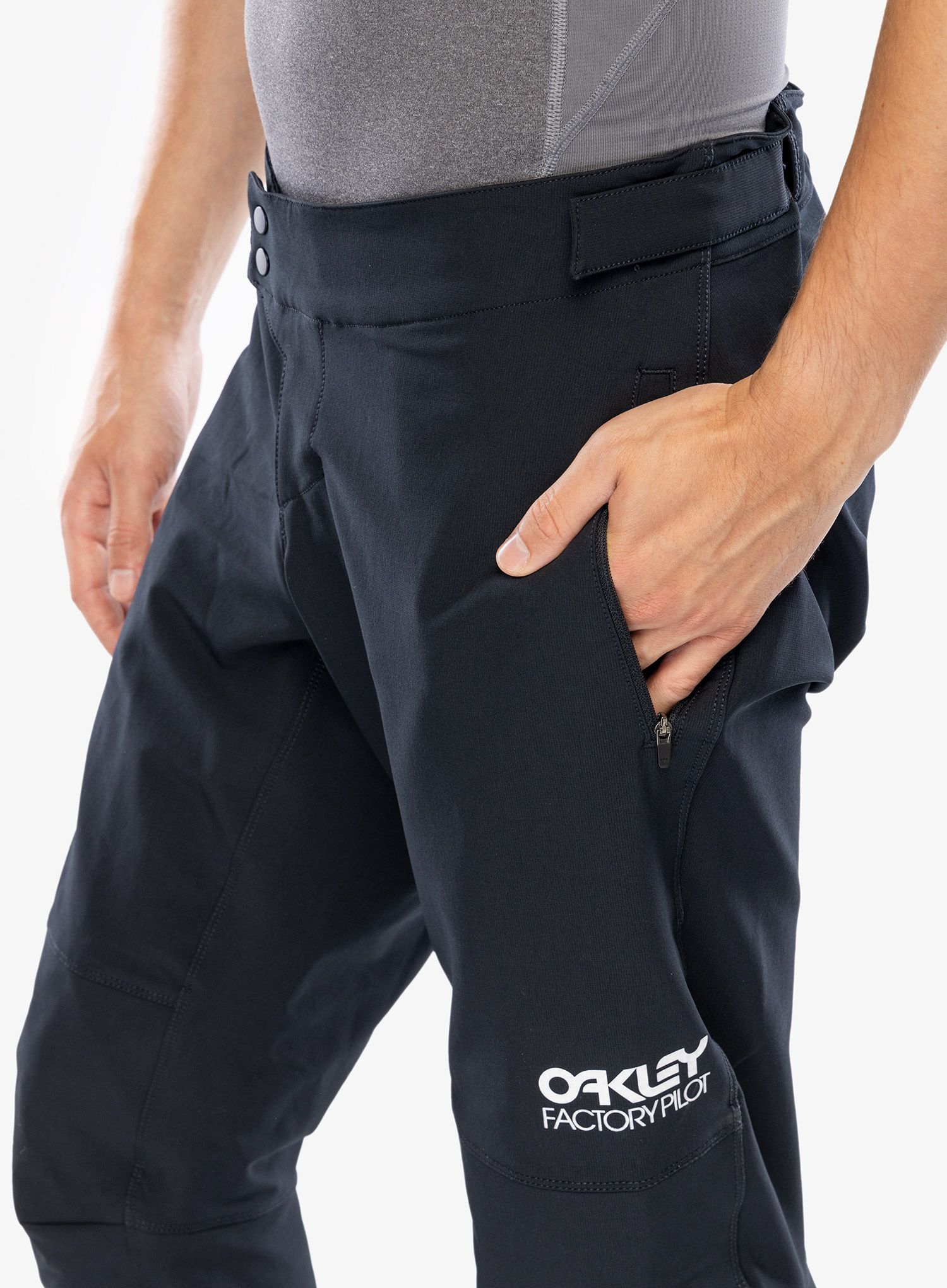 Kolesarske hlače Oakley Element Lite MTB Pant - blackout