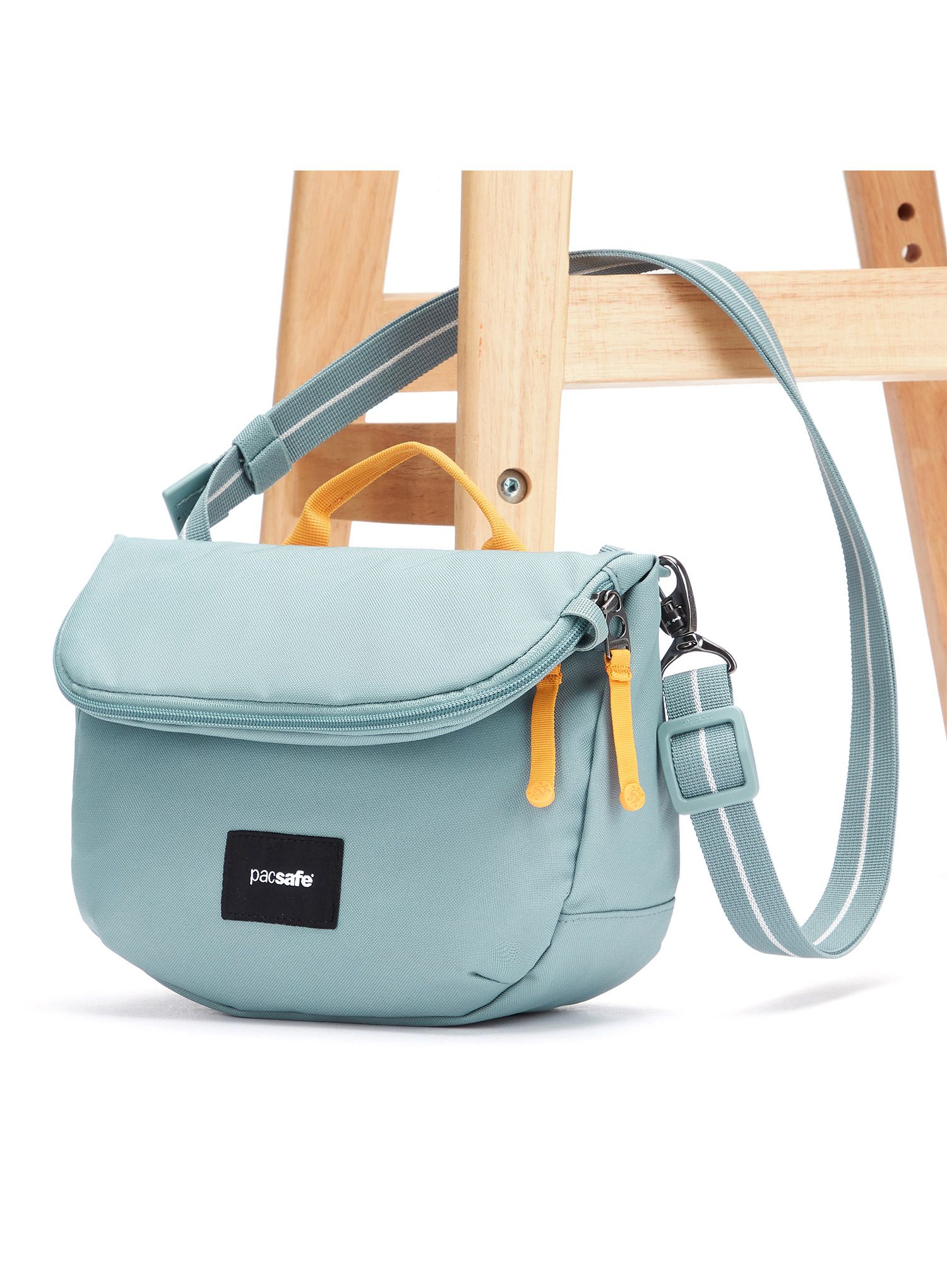 Torbica za čez ramo Pacsafe Go Saddle Crossbody - fresh mint